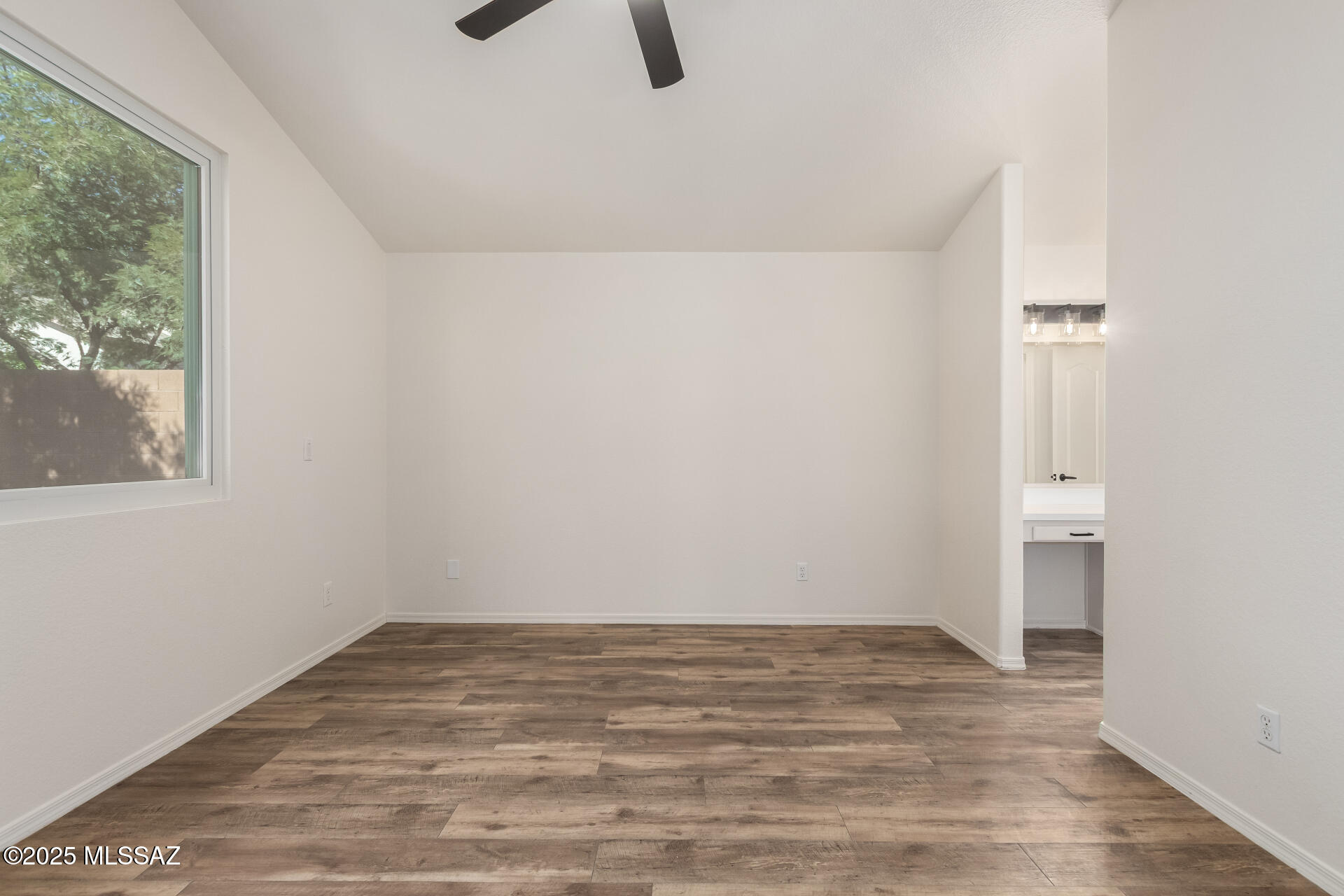 8695 N Sunnyvale Drive