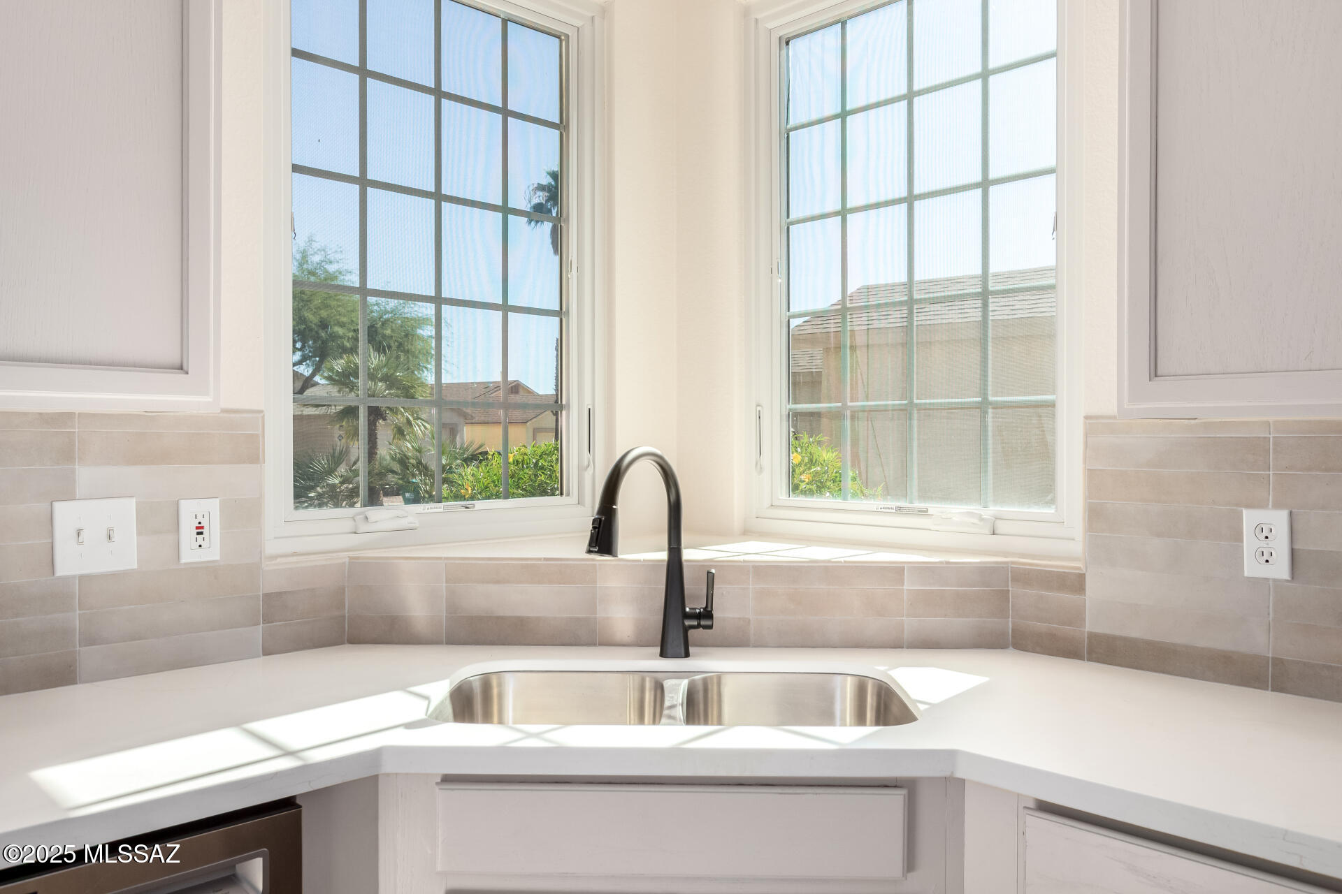 8695 N Sunnyvale Drive