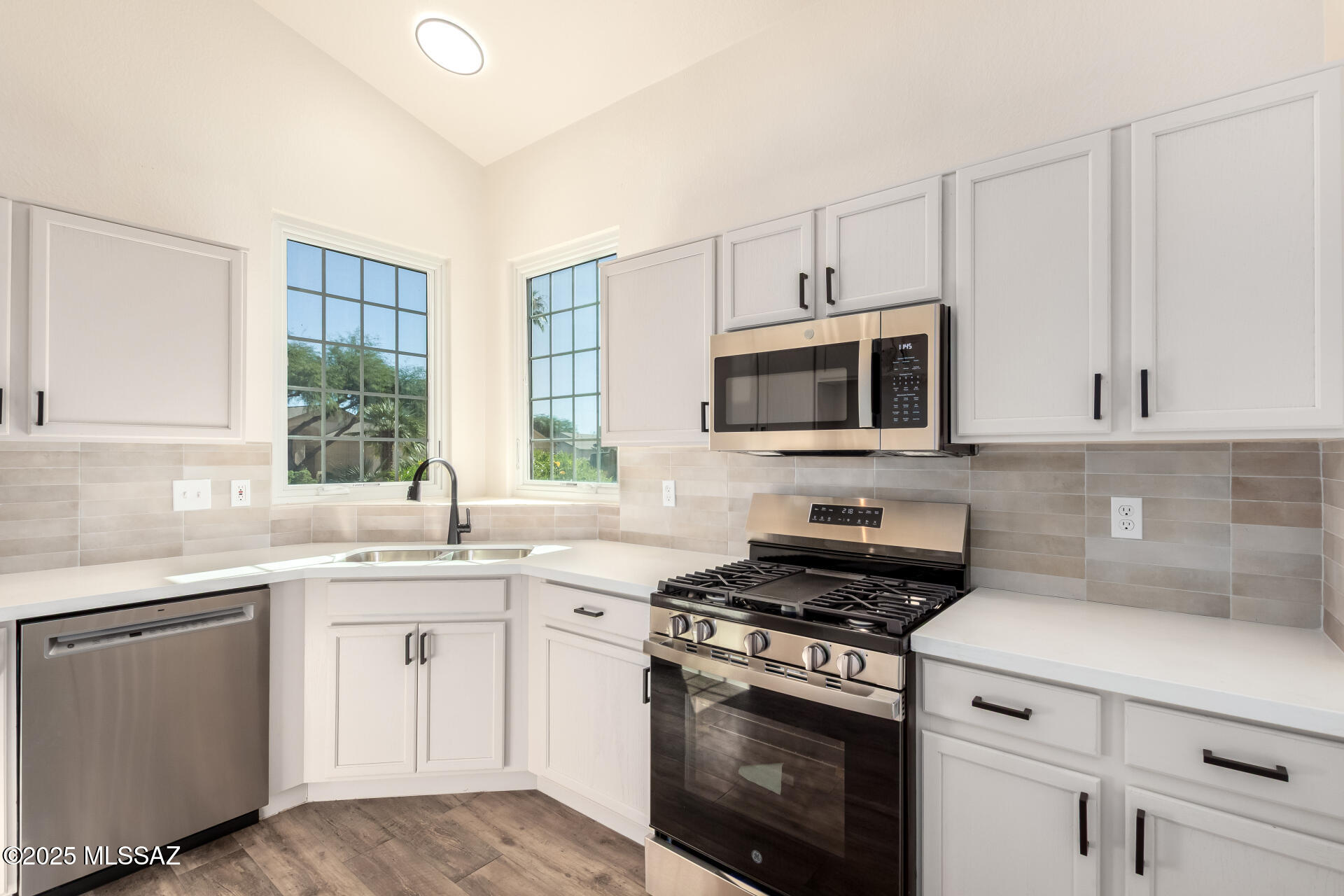 8695 N Sunnyvale Drive