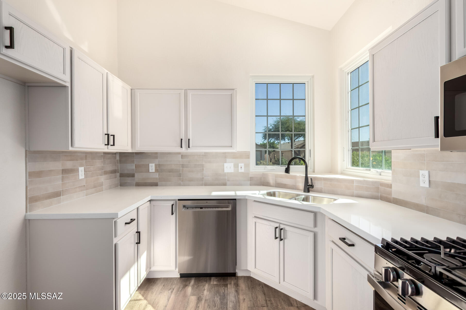 8695 N Sunnyvale Drive