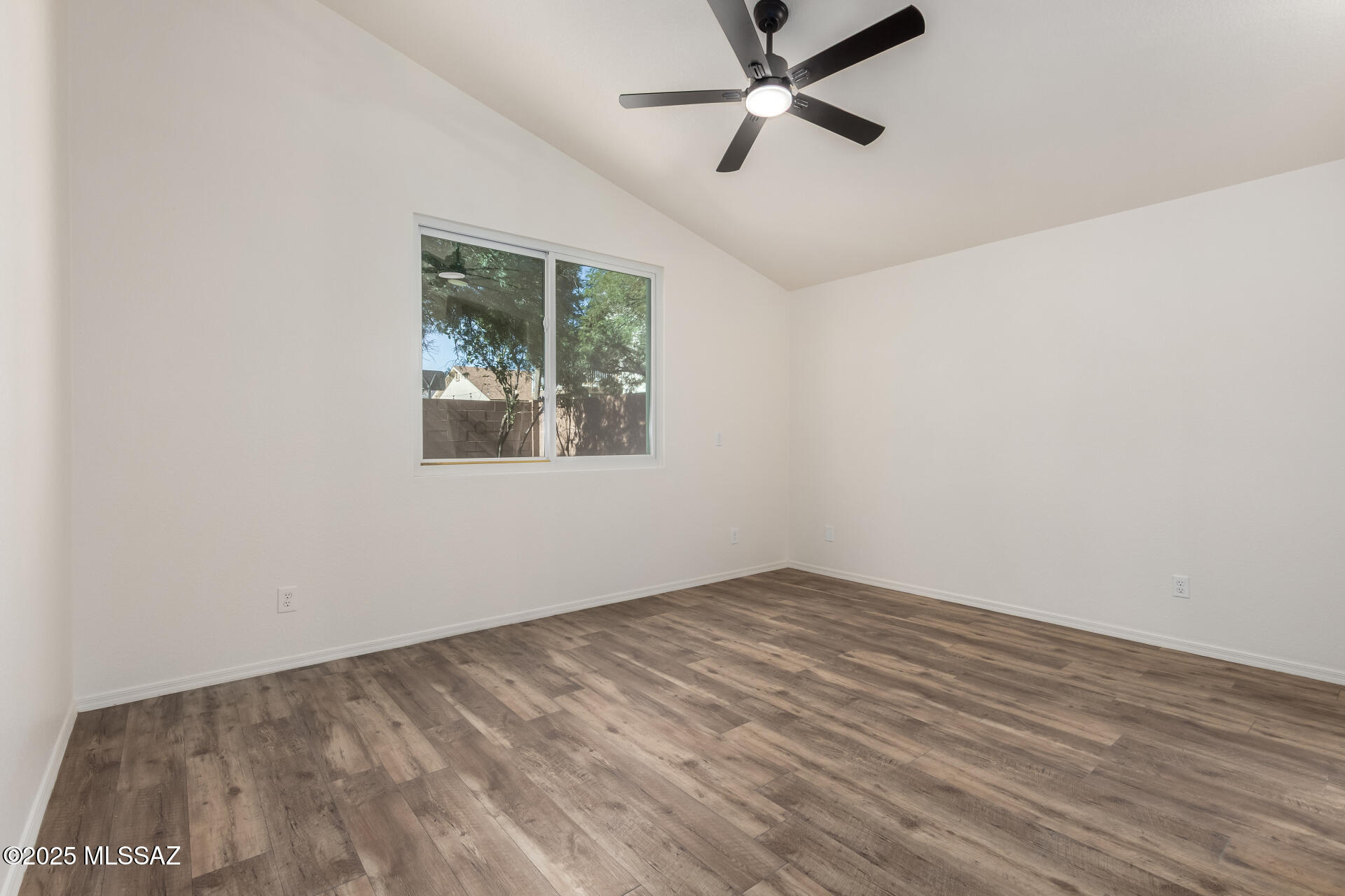 8695 N Sunnyvale Drive