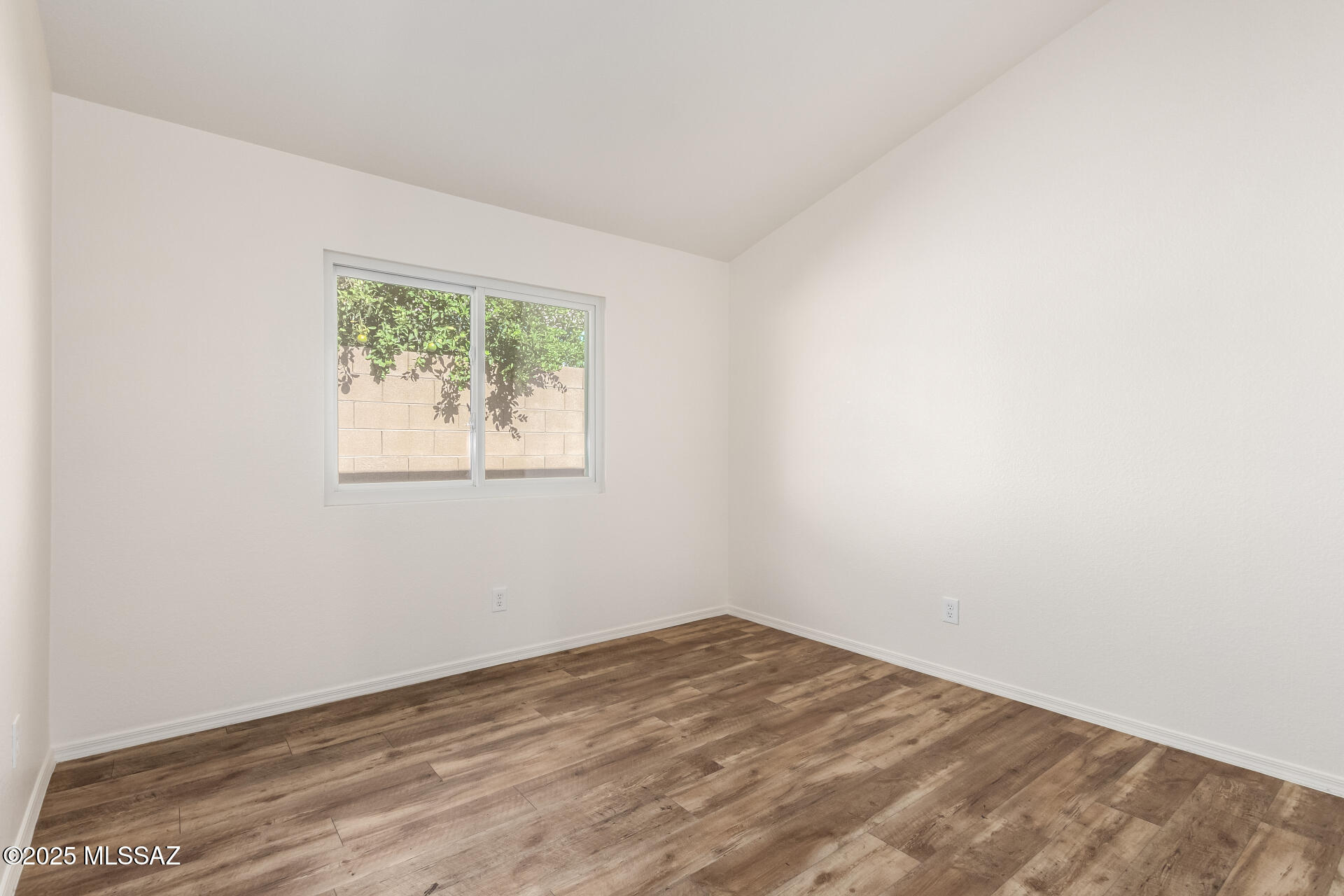 8695 N Sunnyvale Drive