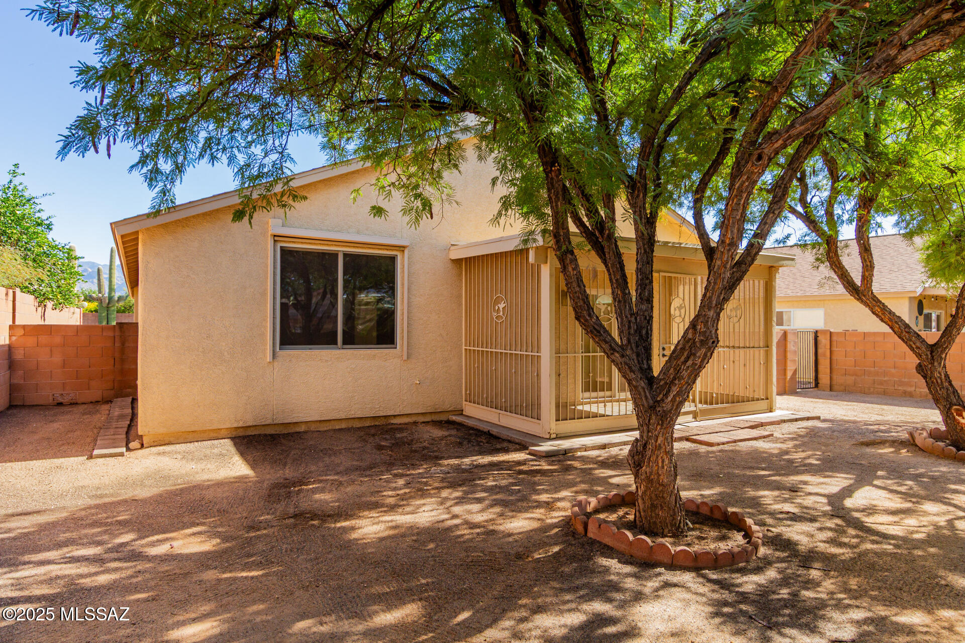 8695 N Sunnyvale Drive