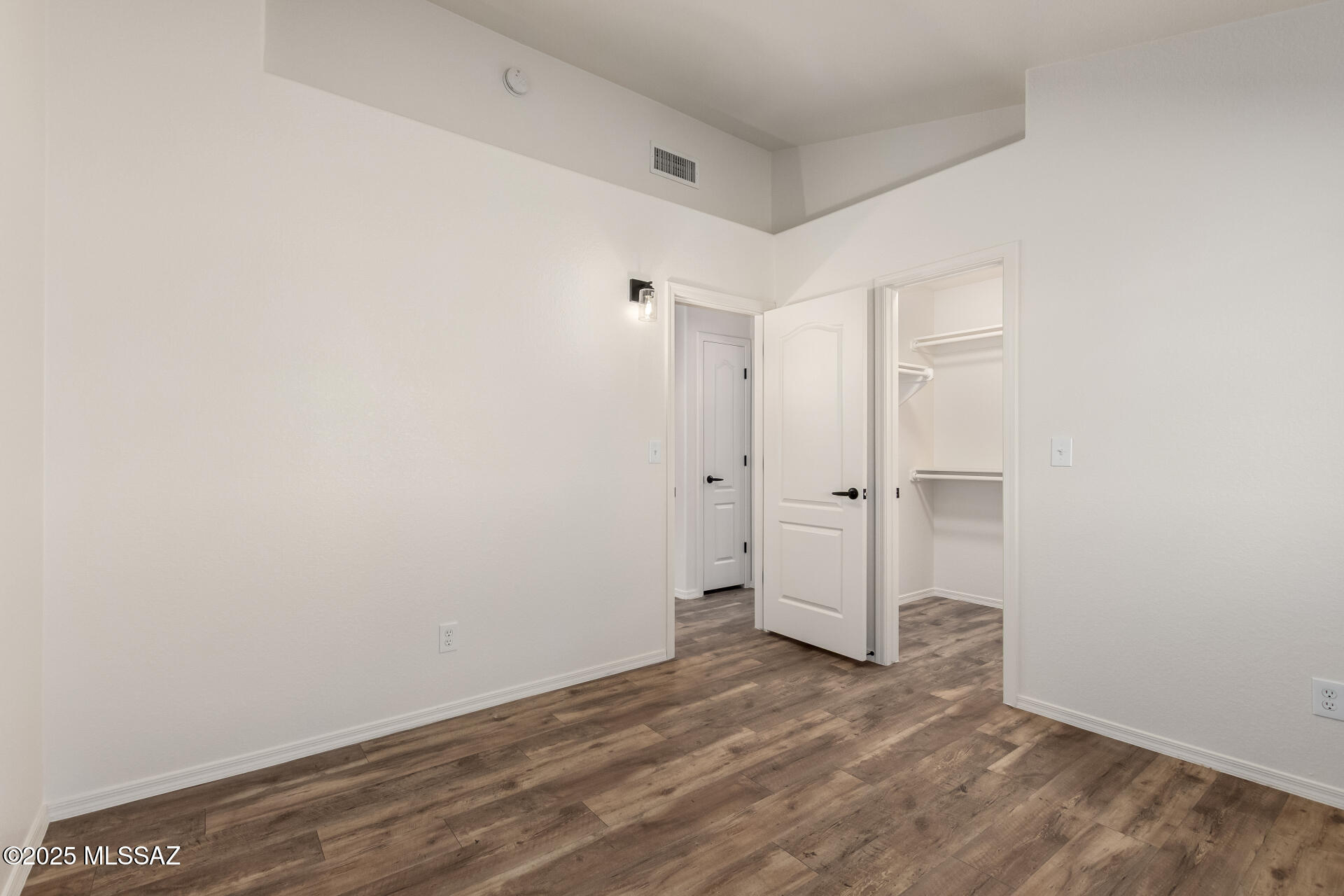 8695 N Sunnyvale Drive