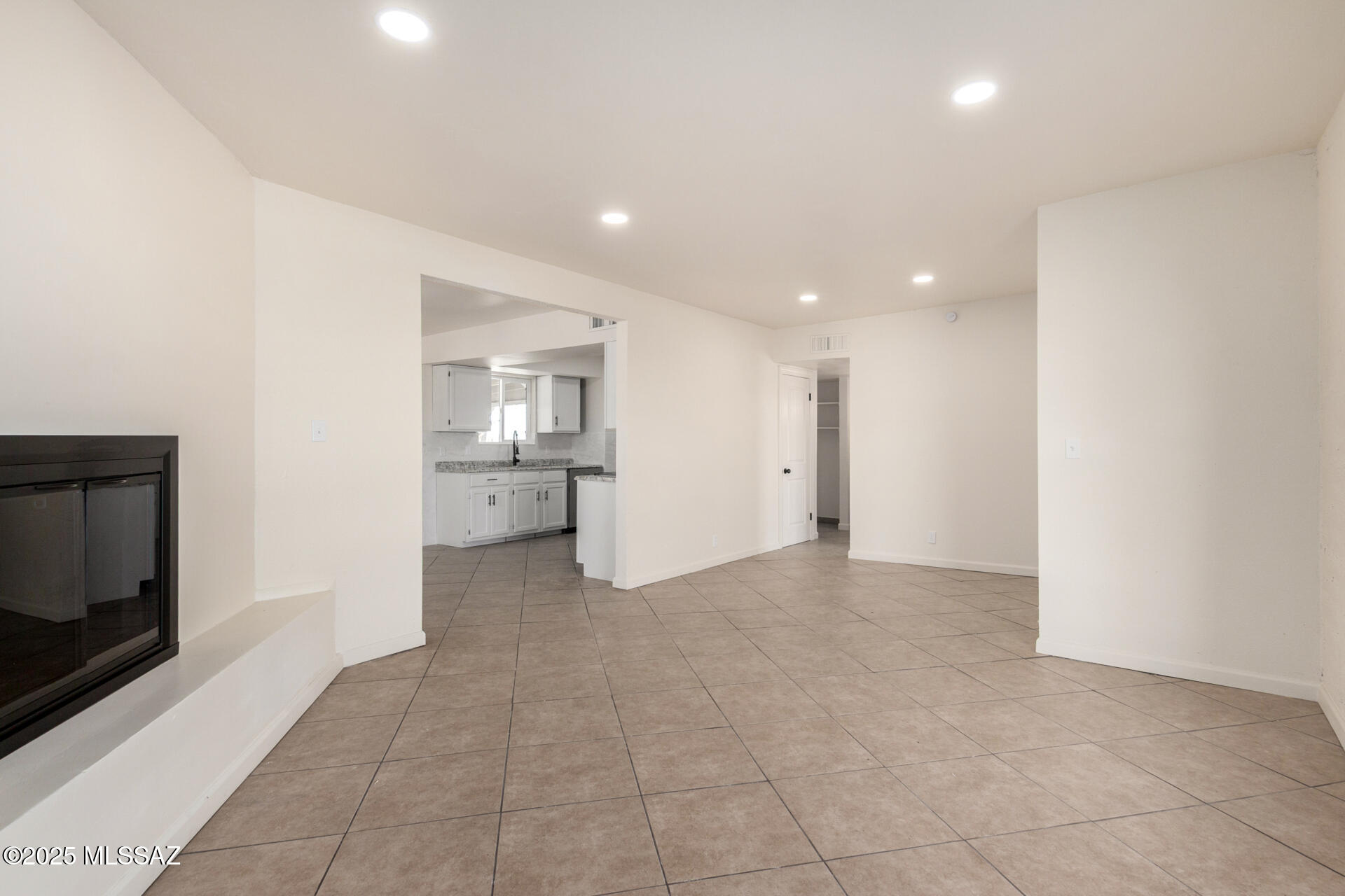 3613 E White Tail Road