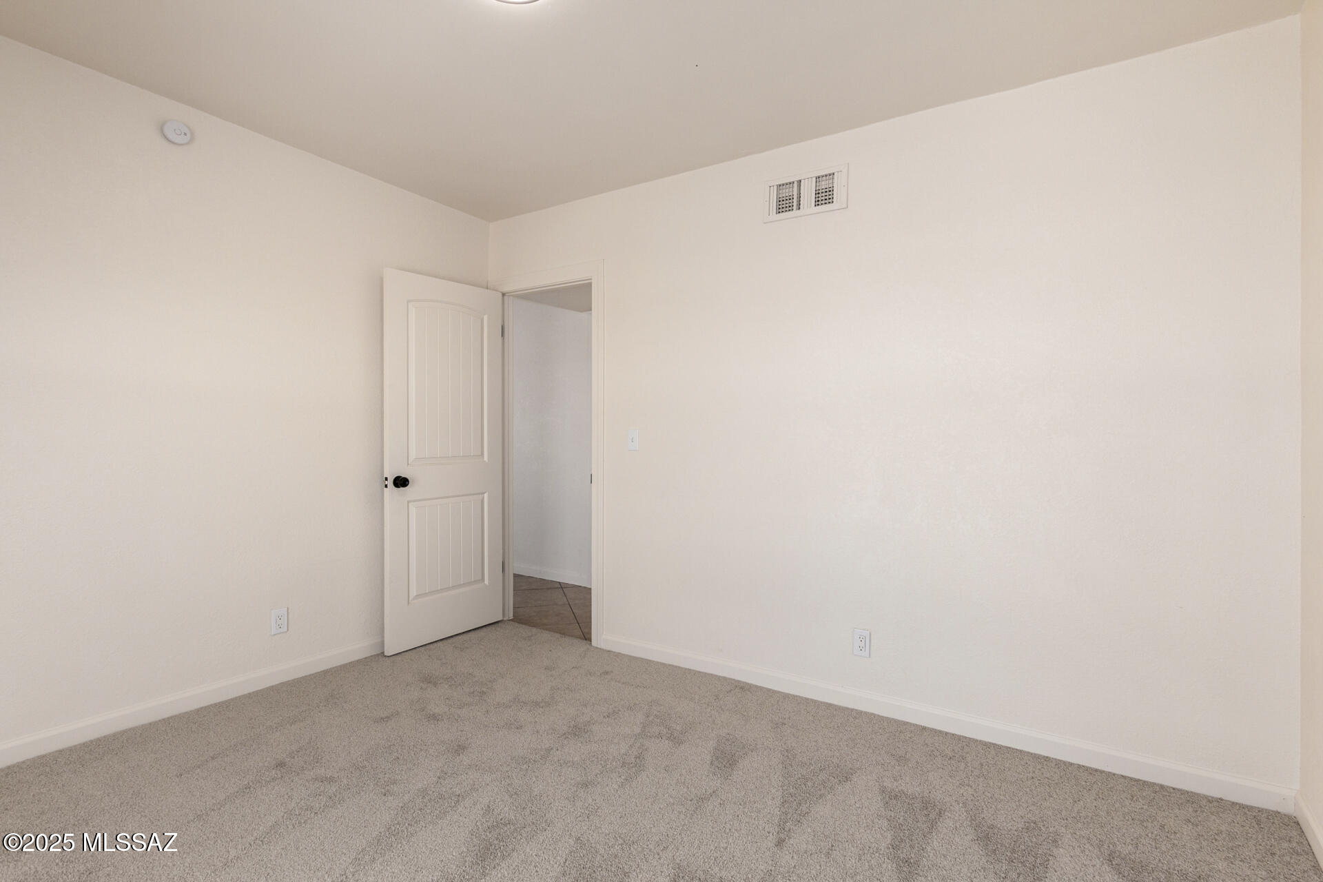 3613 E White Tail Road