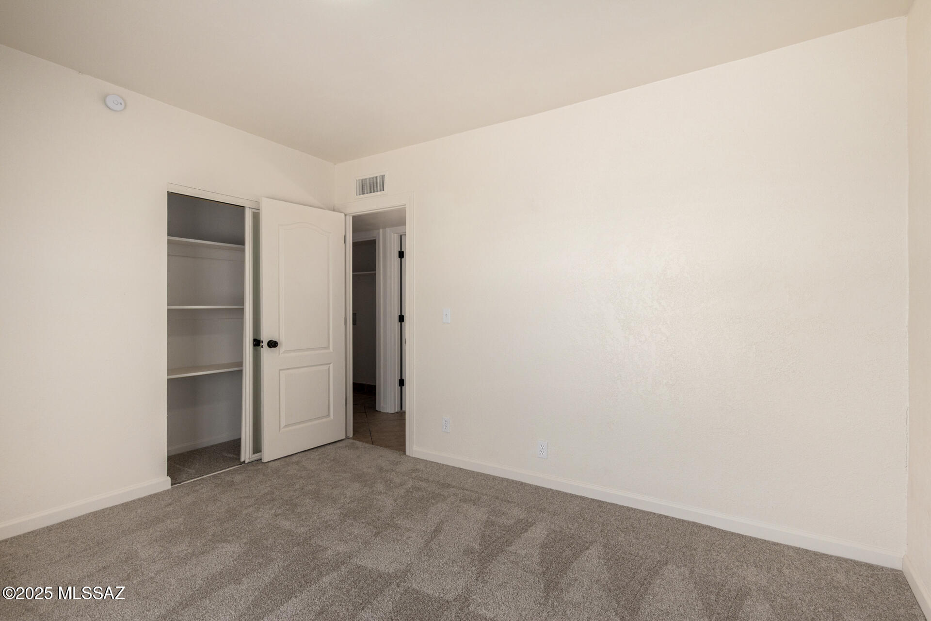 3613 E White Tail Road