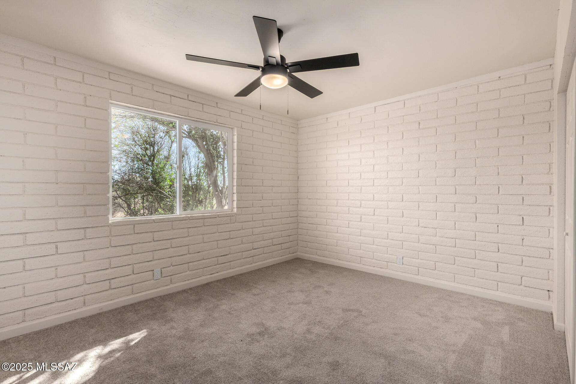 3613 E White Tail Road