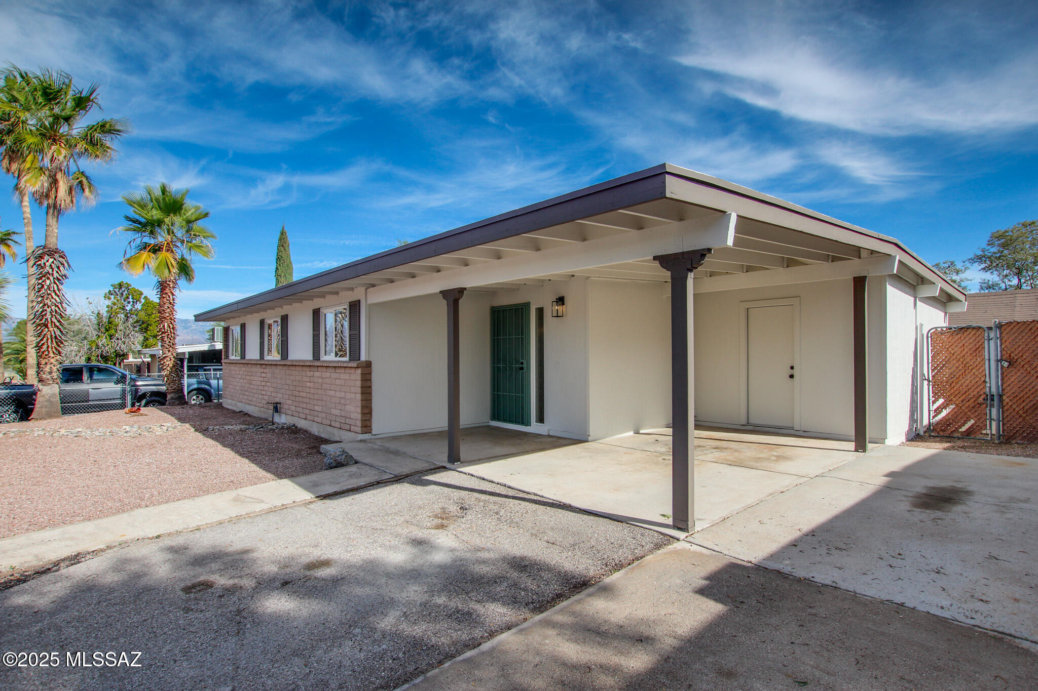 3303 S Manitoba Avenue