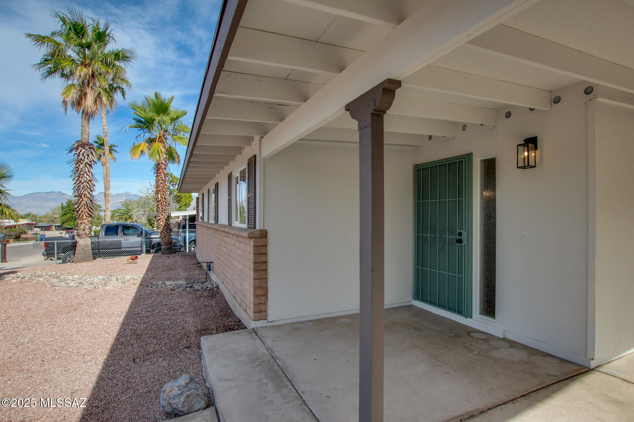 3303 S Manitoba Avenue