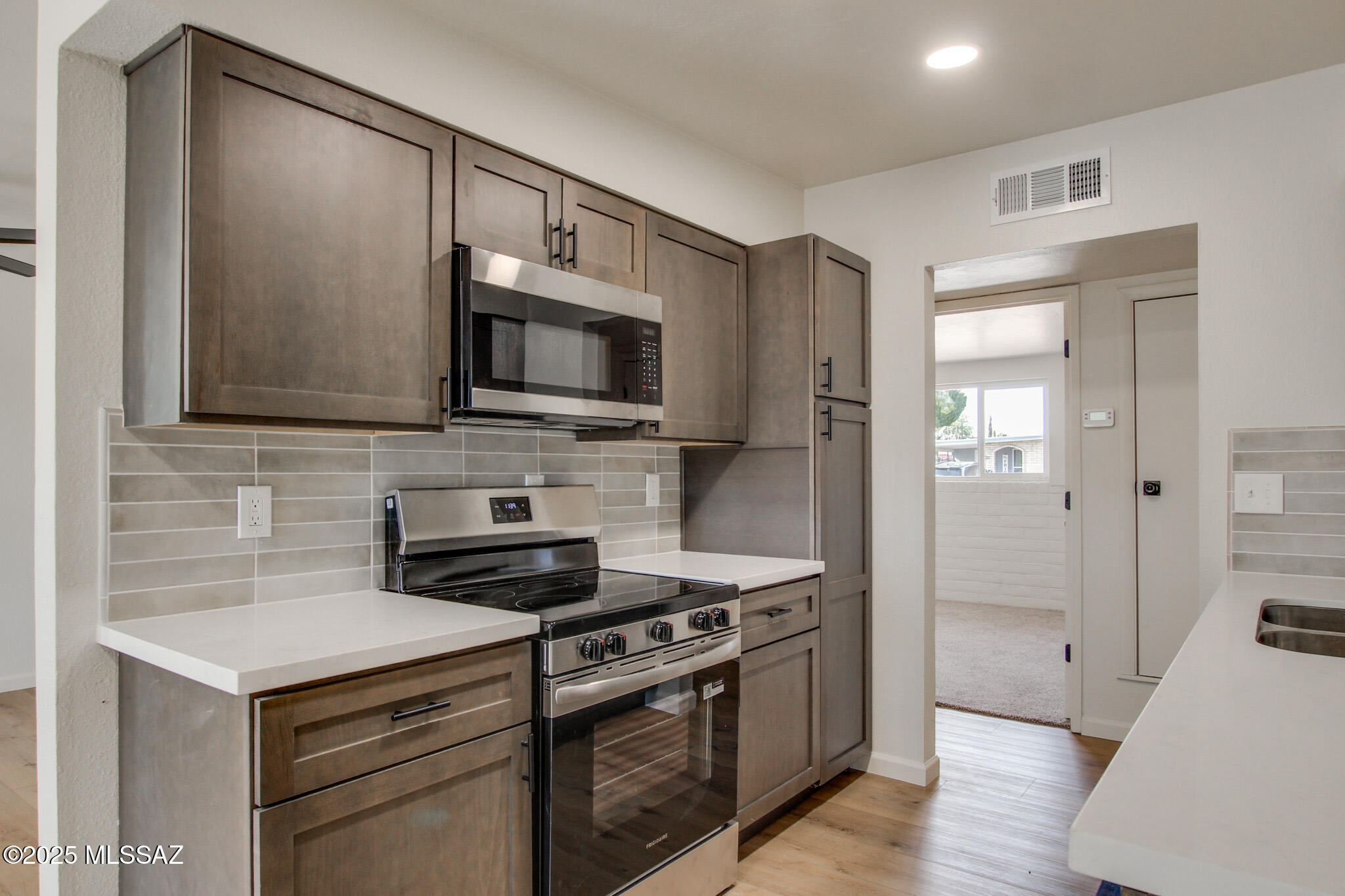 3303 S Manitoba Avenue