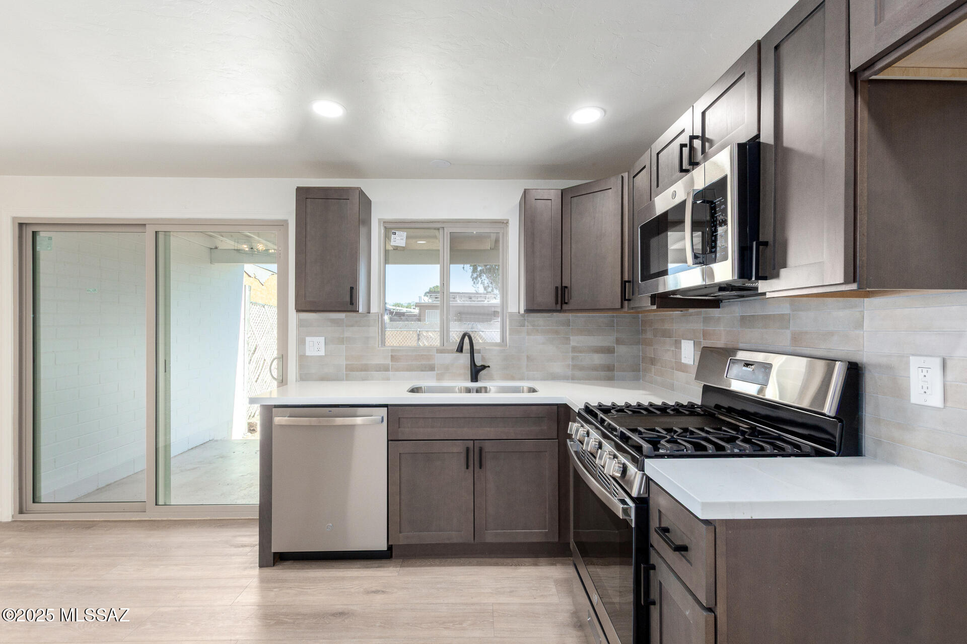 2334 E Hidalgo Vista