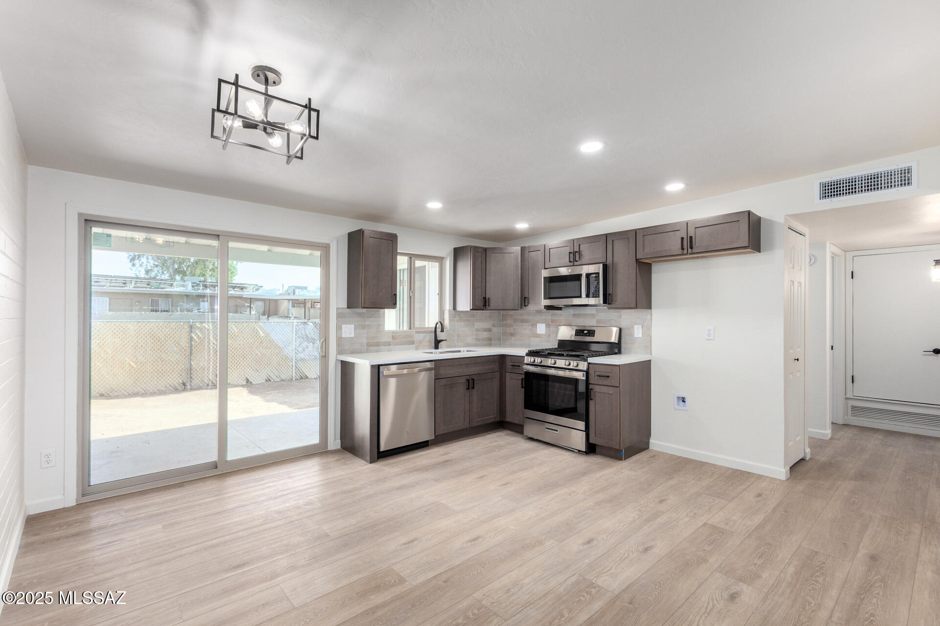 2334 E Hidalgo Vista