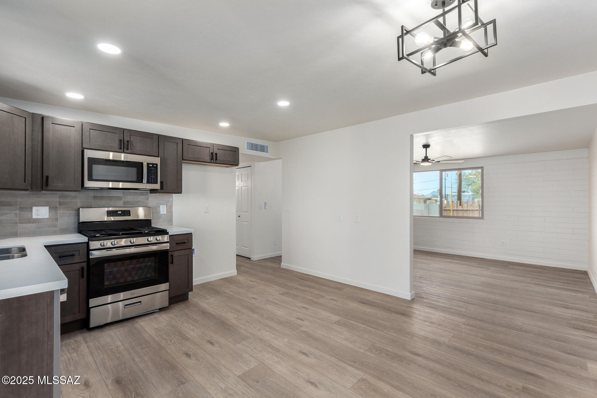 2334 E Hidalgo Vista