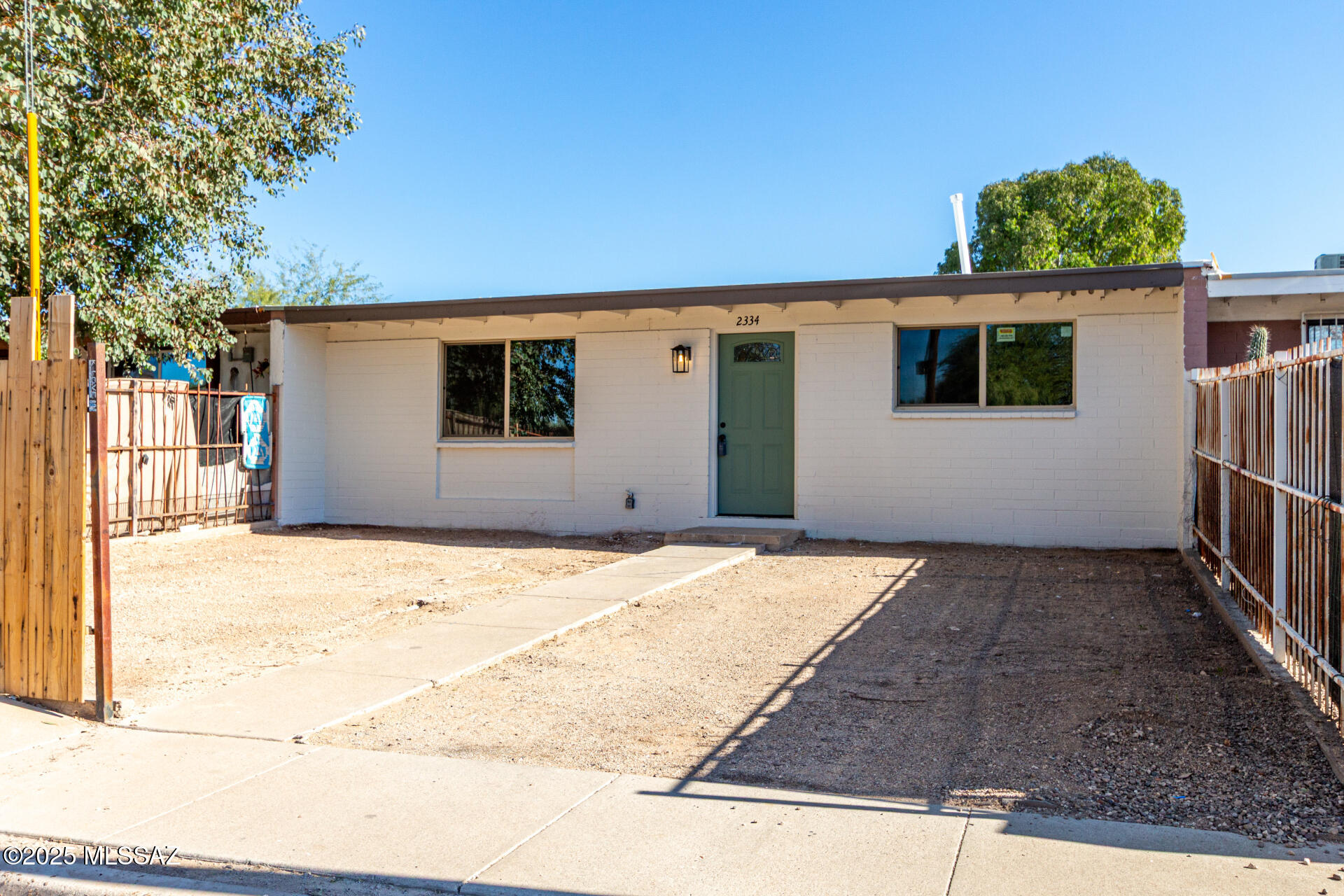 2334 E Hidalgo Vista