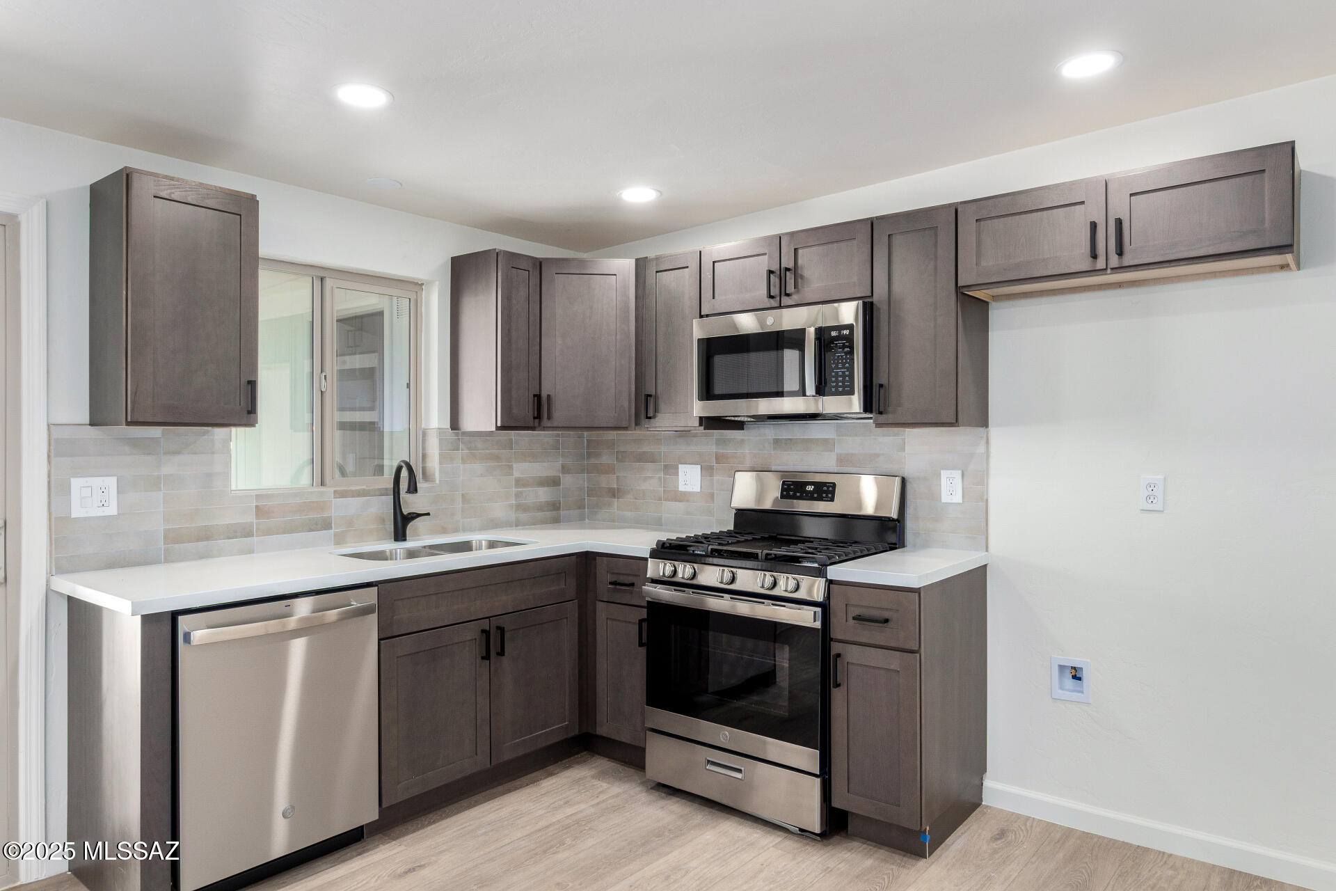 2334 E Hidalgo Vista