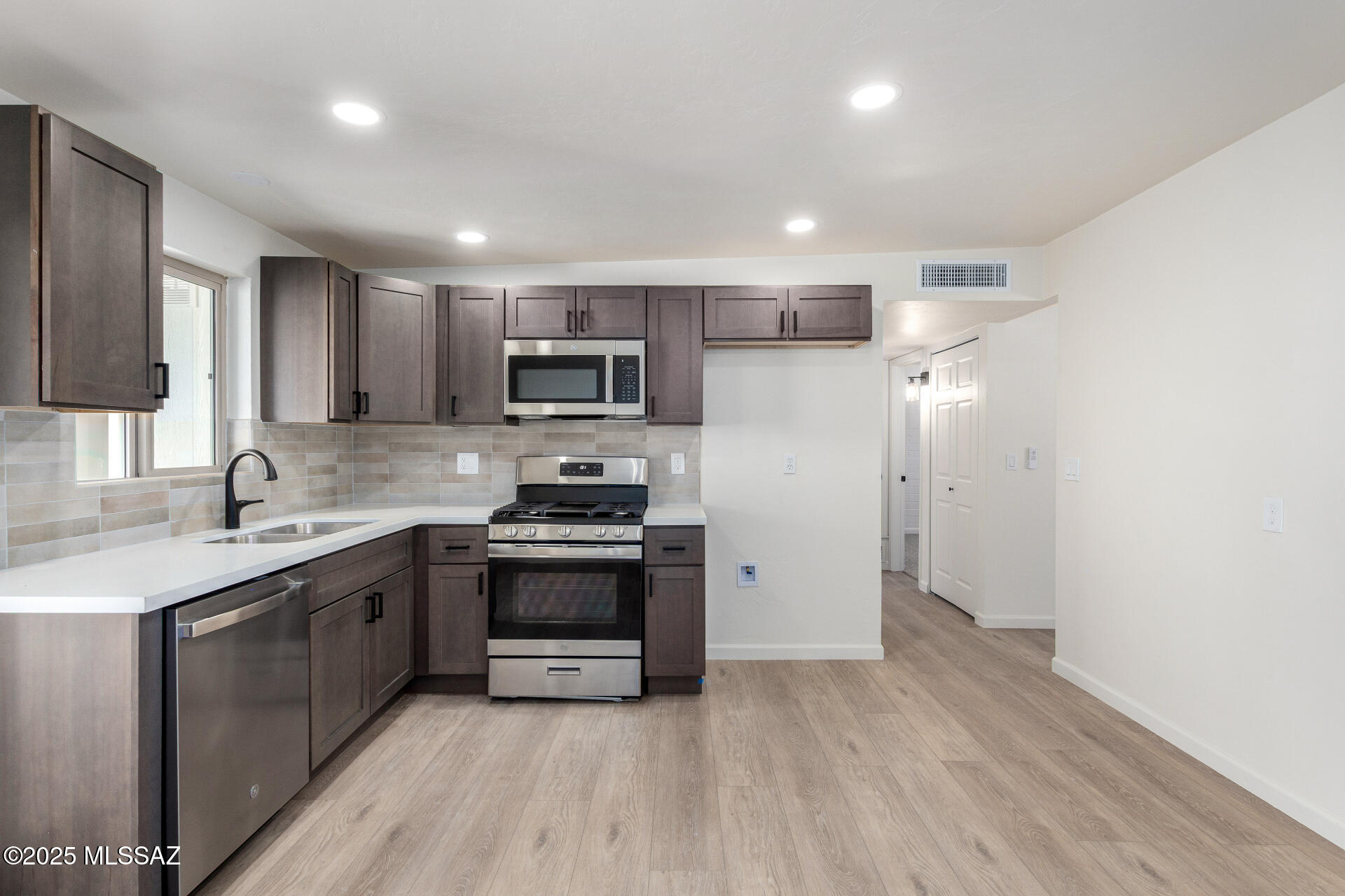 2334 E Hidalgo Vista