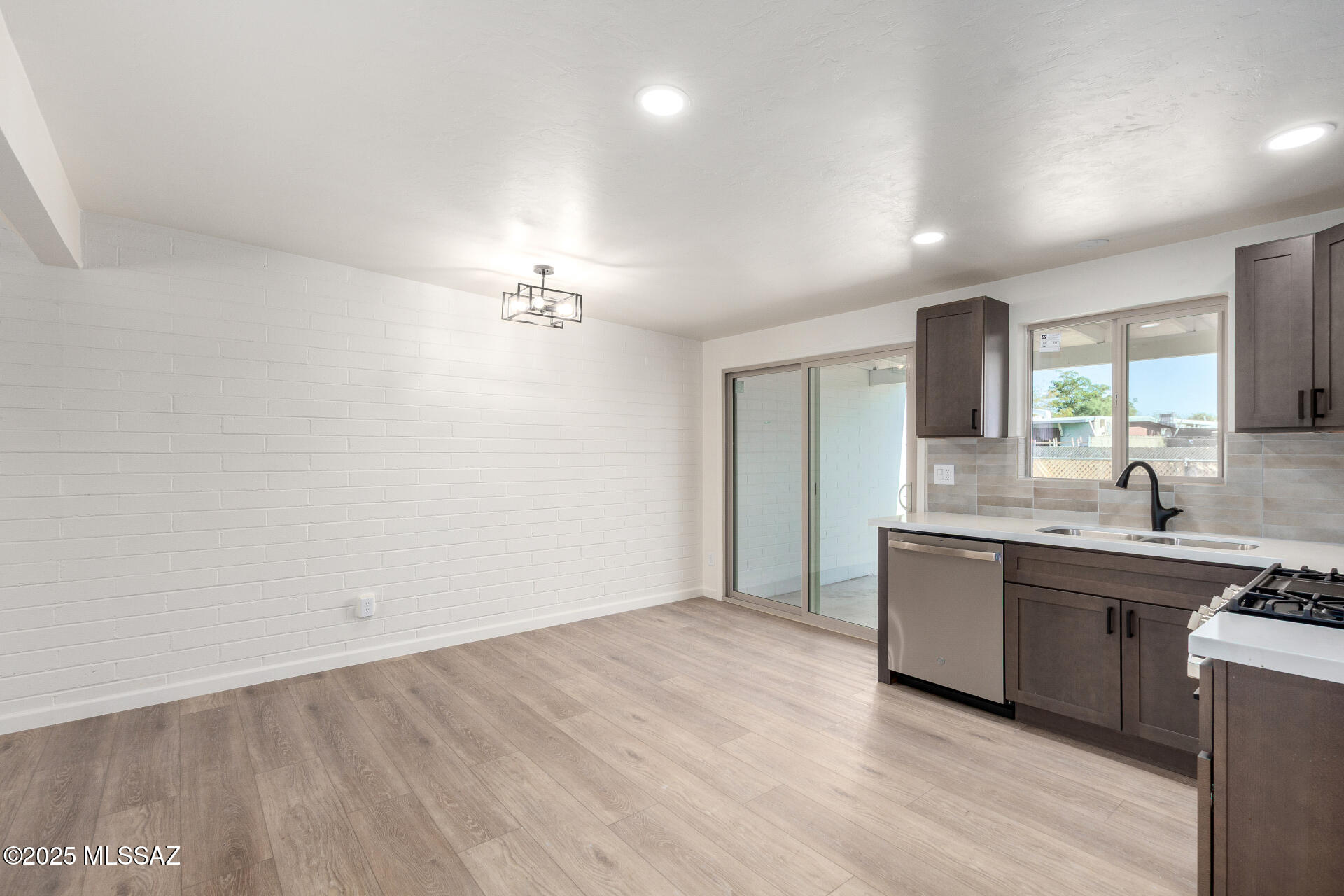 2334 E Hidalgo Vista