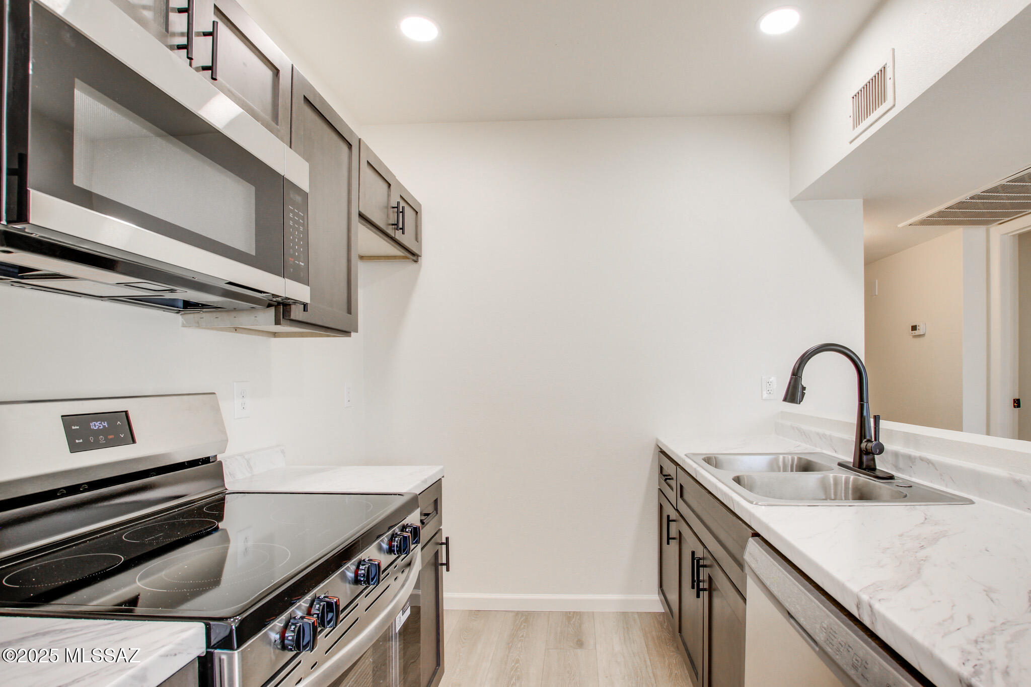 8080 E Speedway Boulevard 607