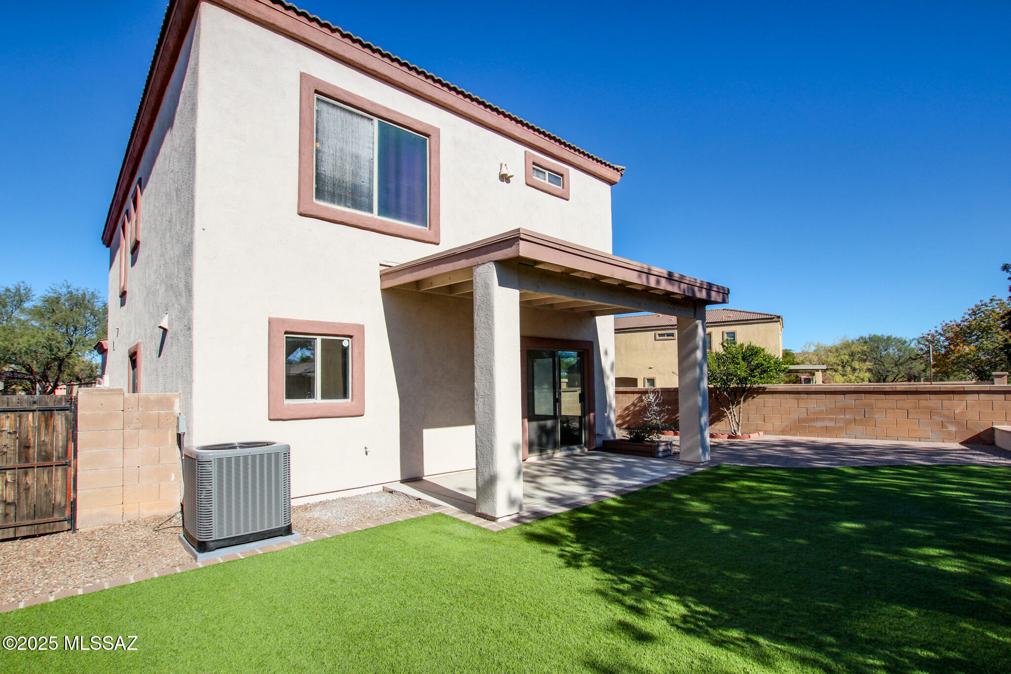 262 E Calle Puente Lindo