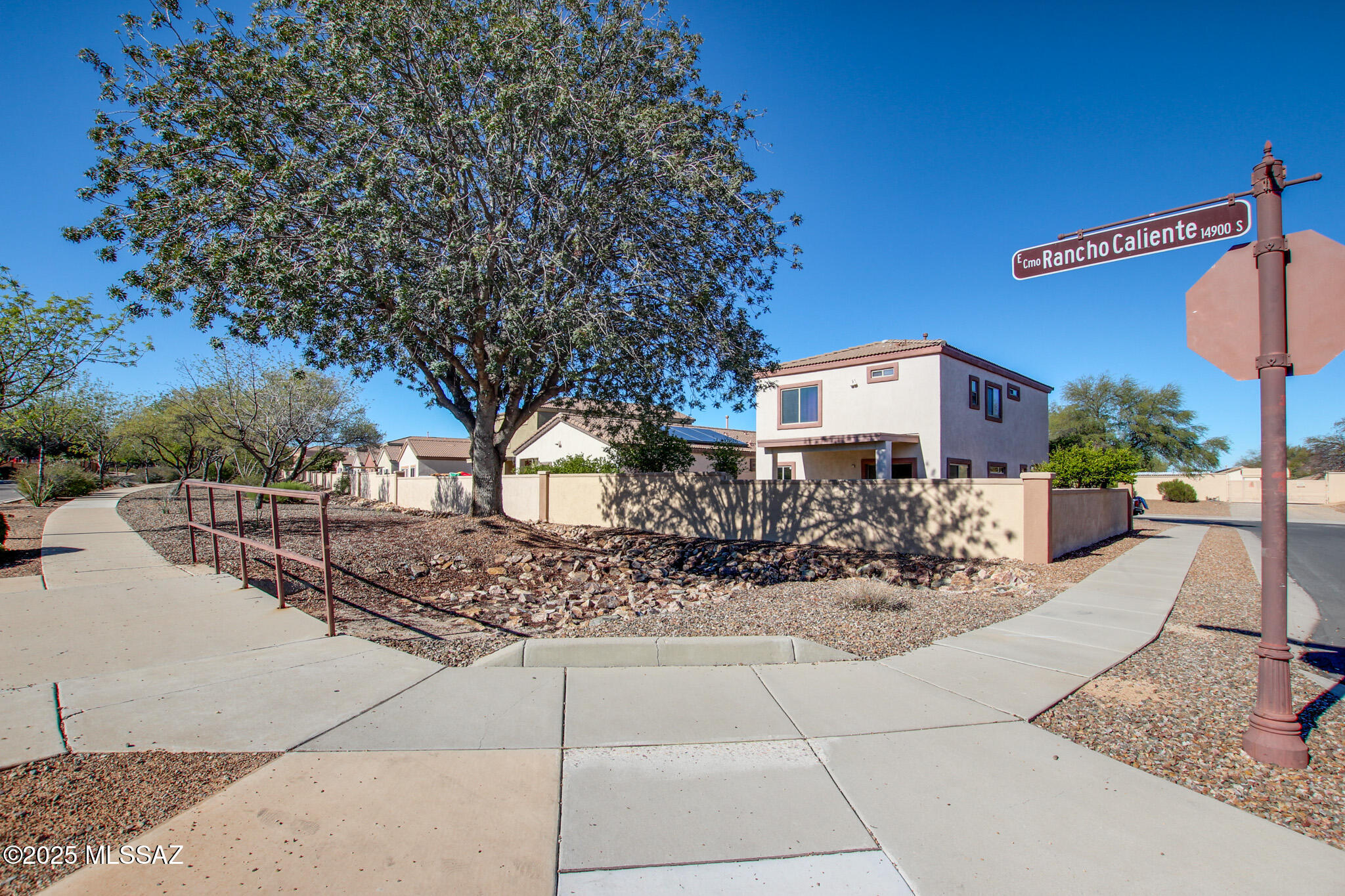 262 E Calle Puente Lindo