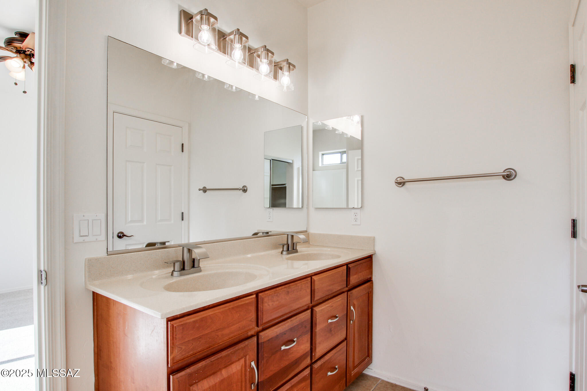 262 E Calle Puente Lindo