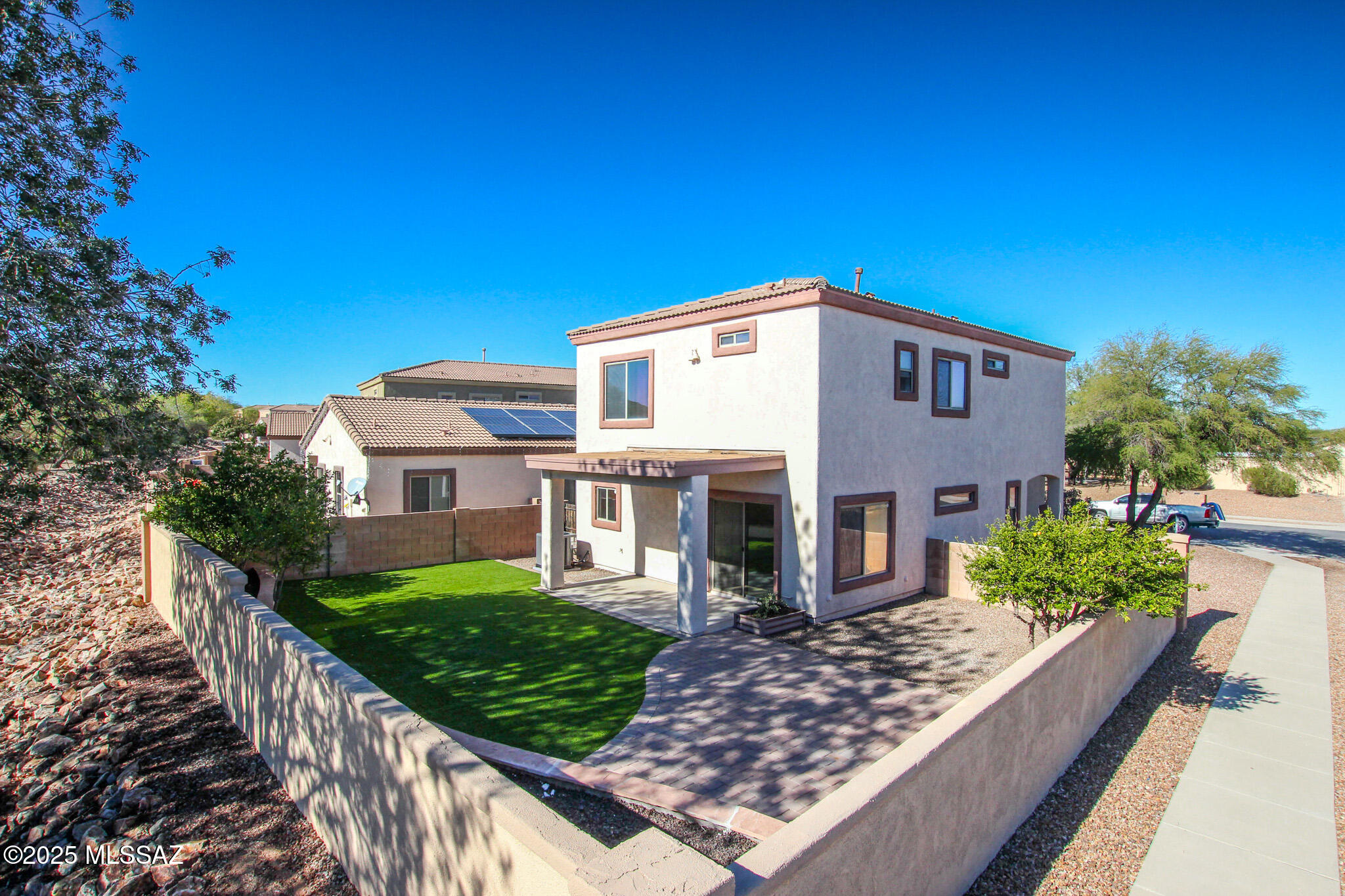 262 E Calle Puente Lindo