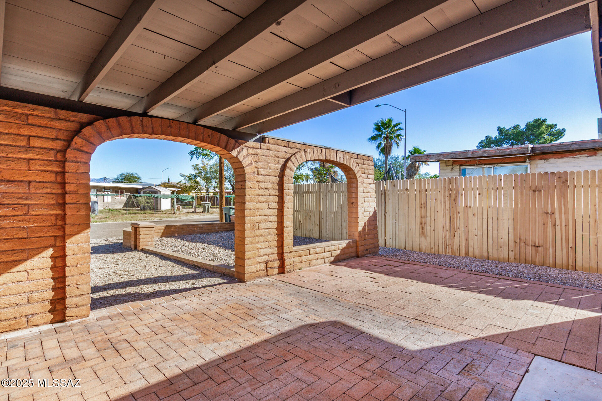 2412 E Warwick Vista