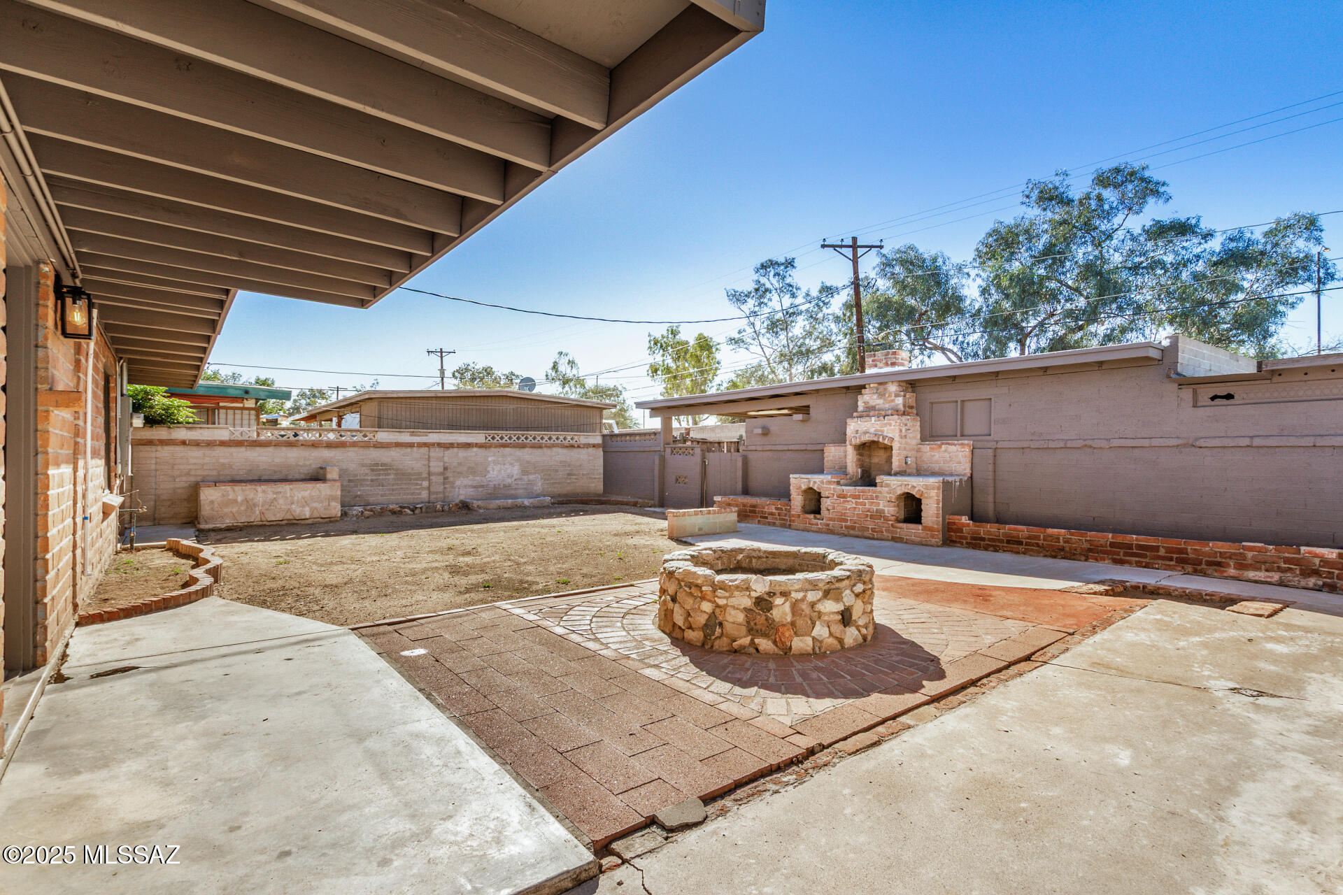 2412 E Warwick Vista