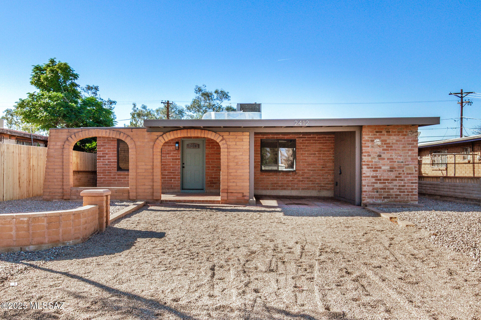 2412 E Warwick Vista