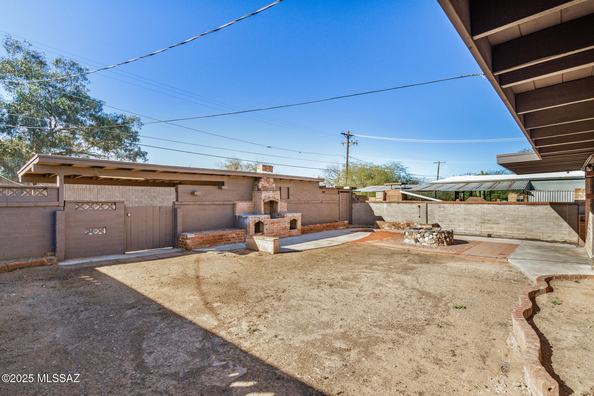 2412 E Warwick Vista