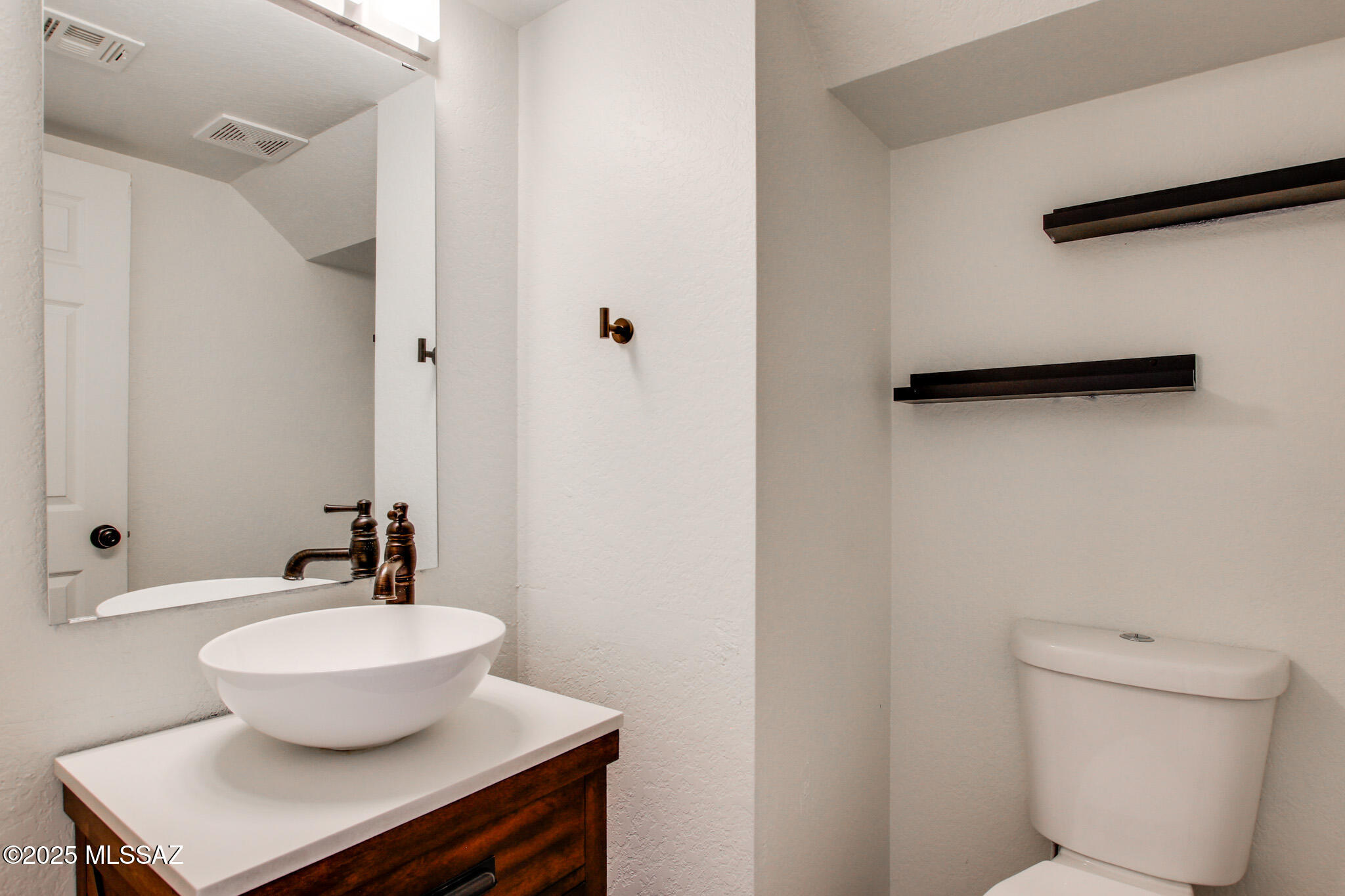 8157 N Streamside Avenue