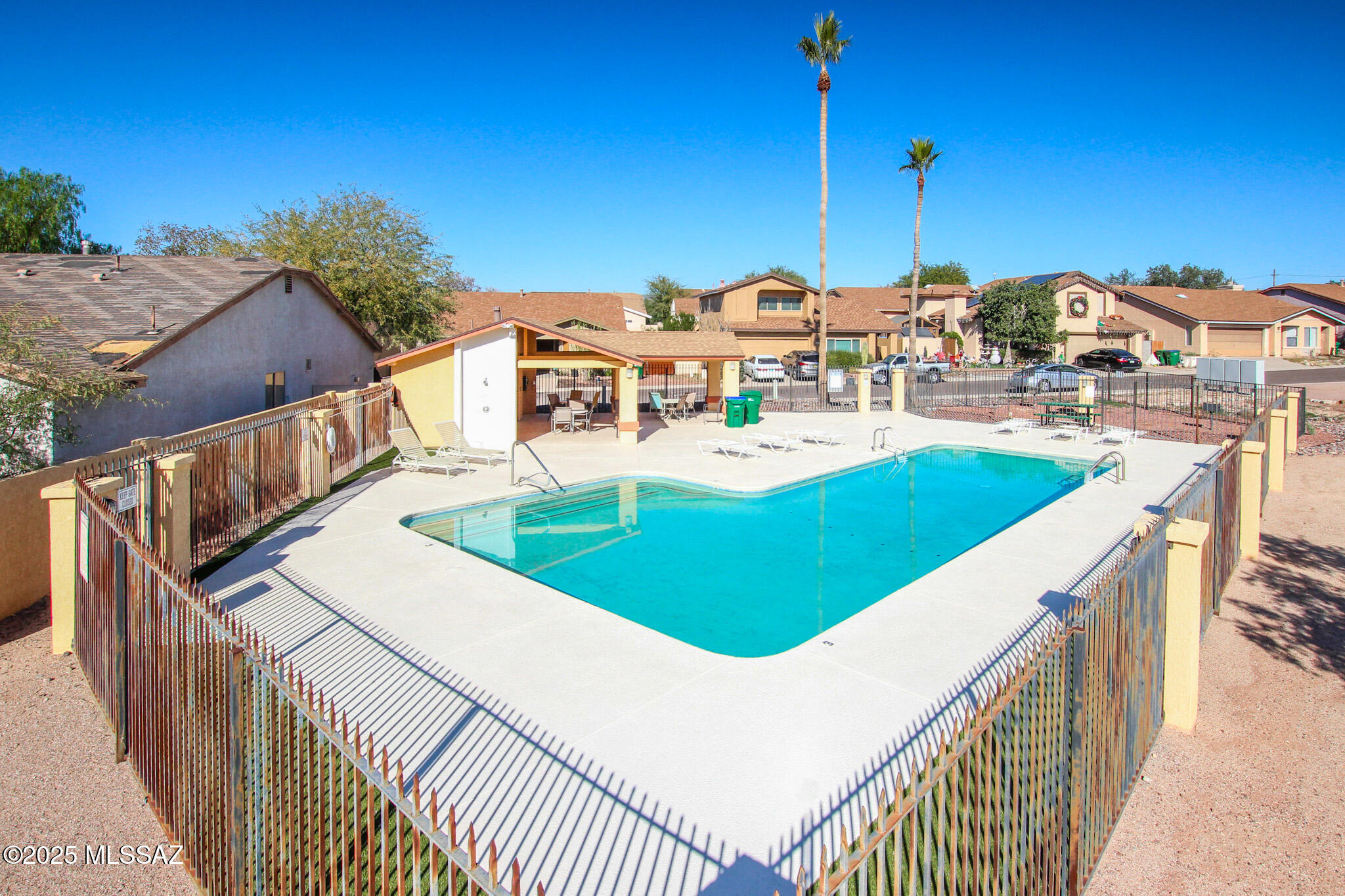 8157 N Streamside Avenue