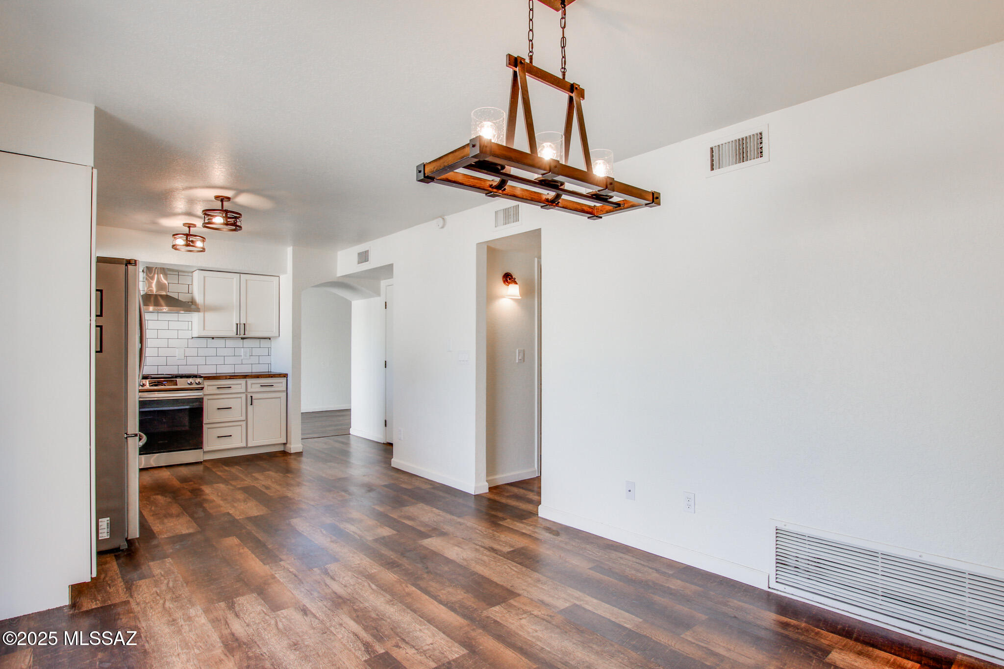 8157 N Streamside Avenue