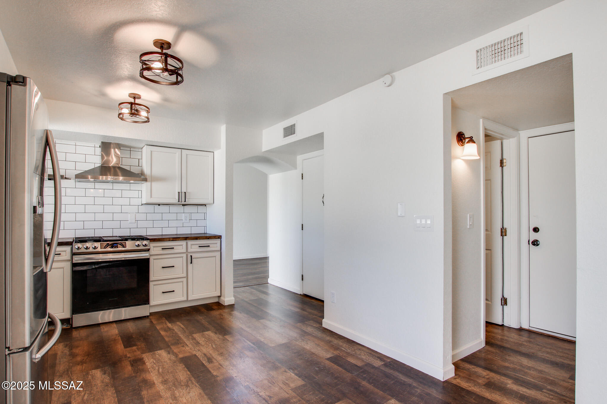 8157 N Streamside Avenue