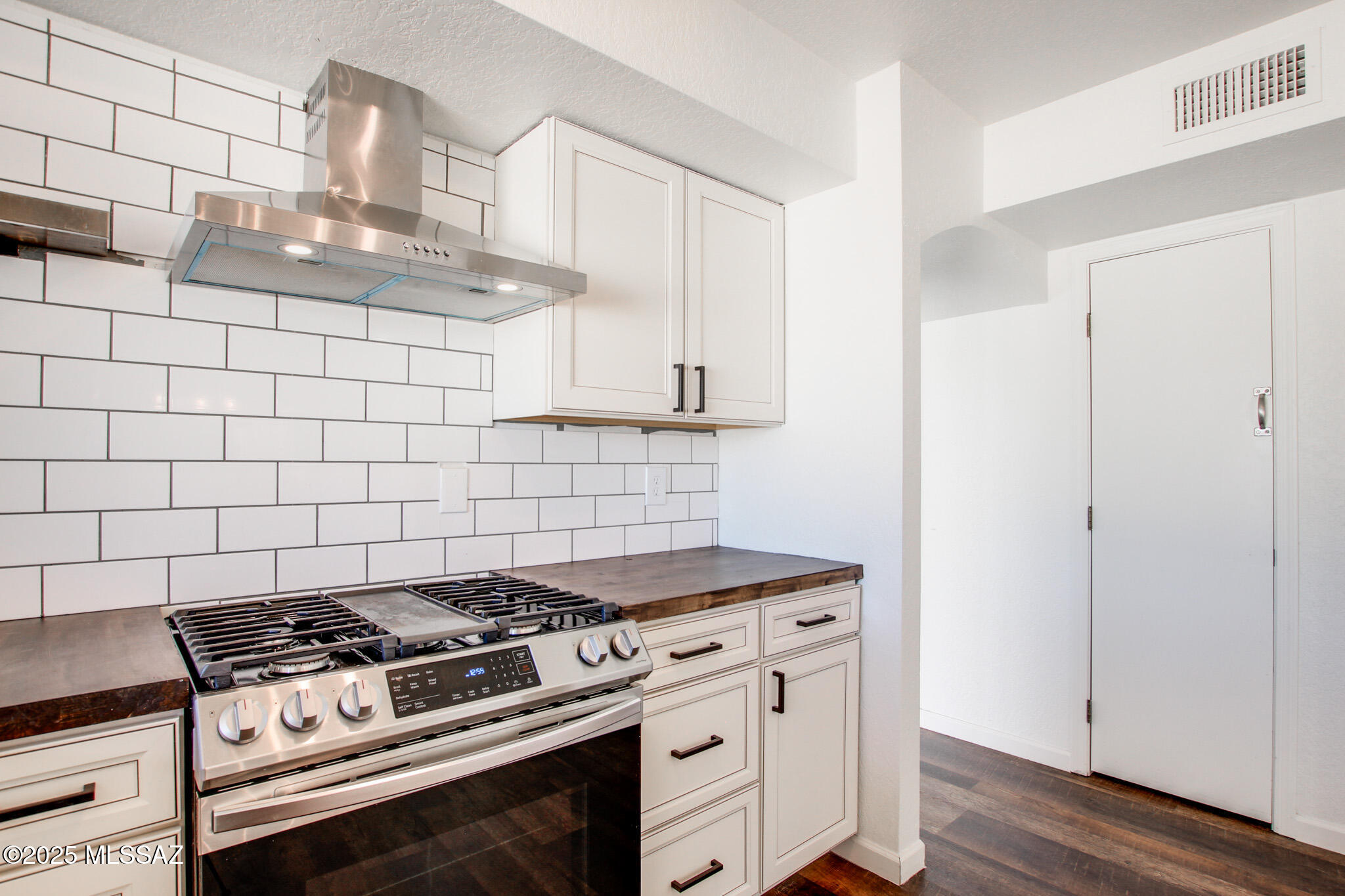 8157 N Streamside Avenue