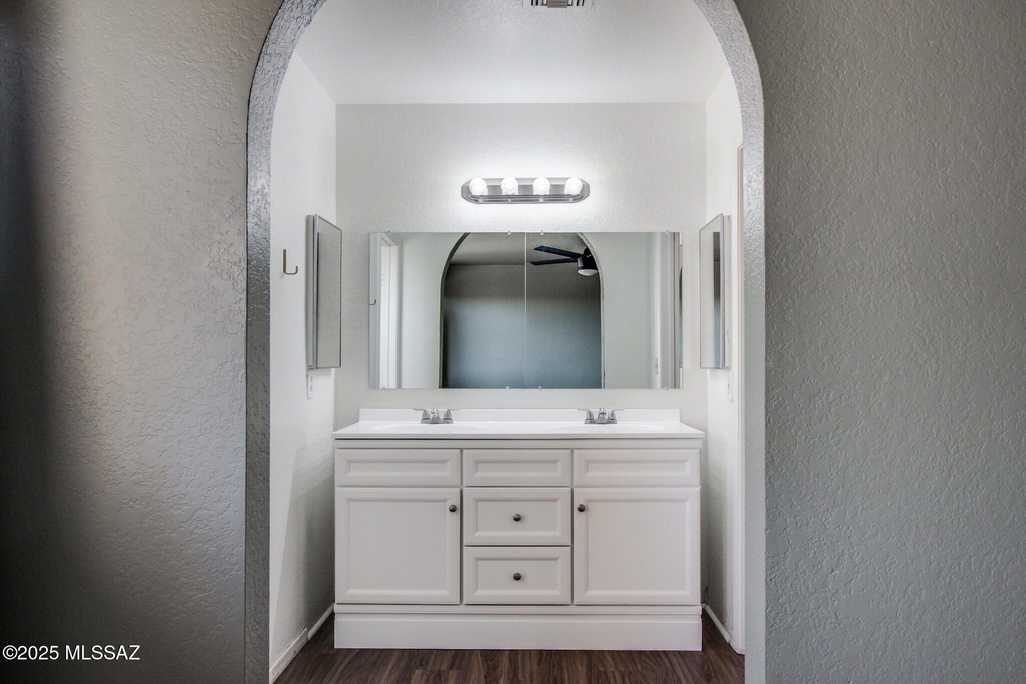 8157 N Streamside Avenue