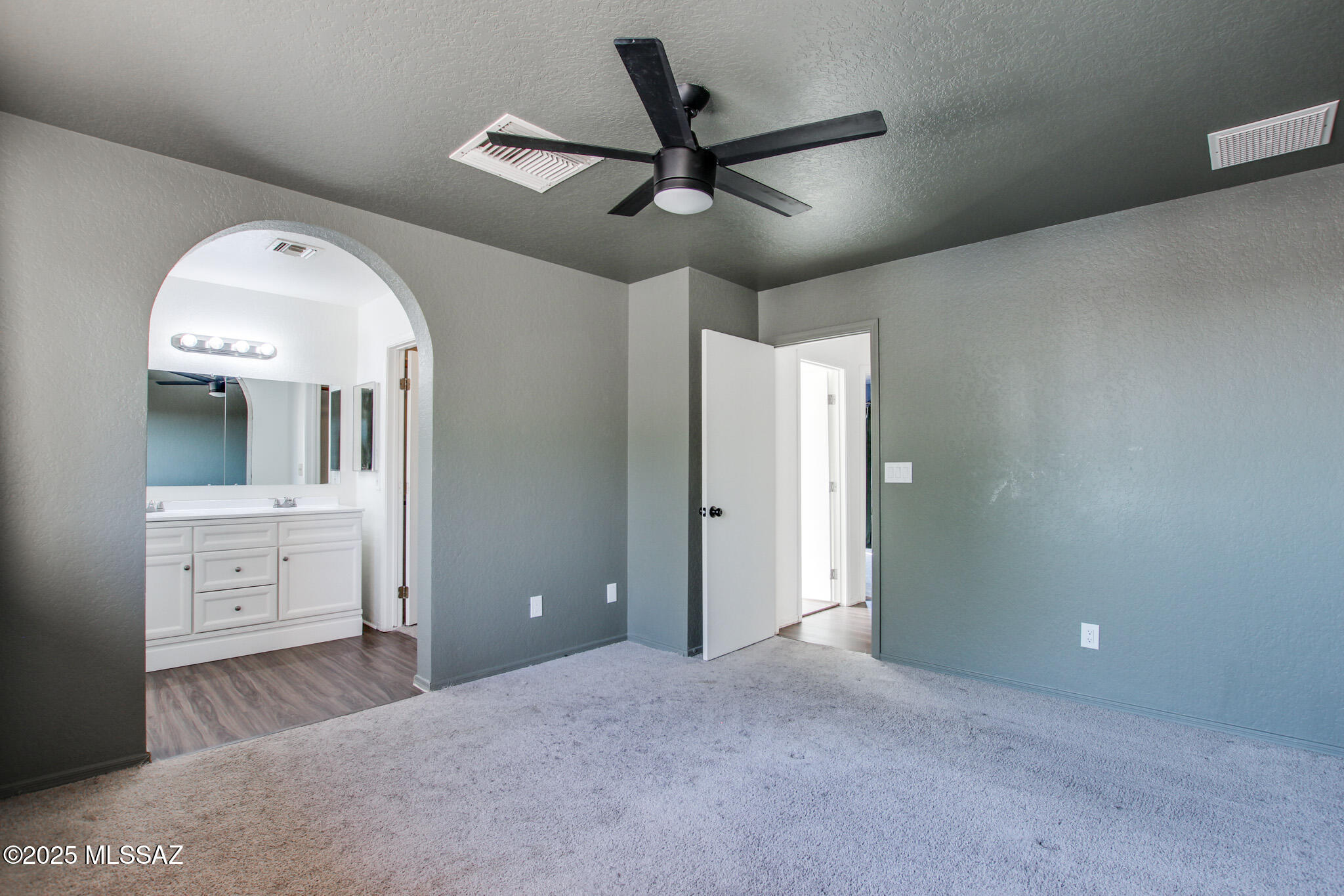 8157 N Streamside Avenue