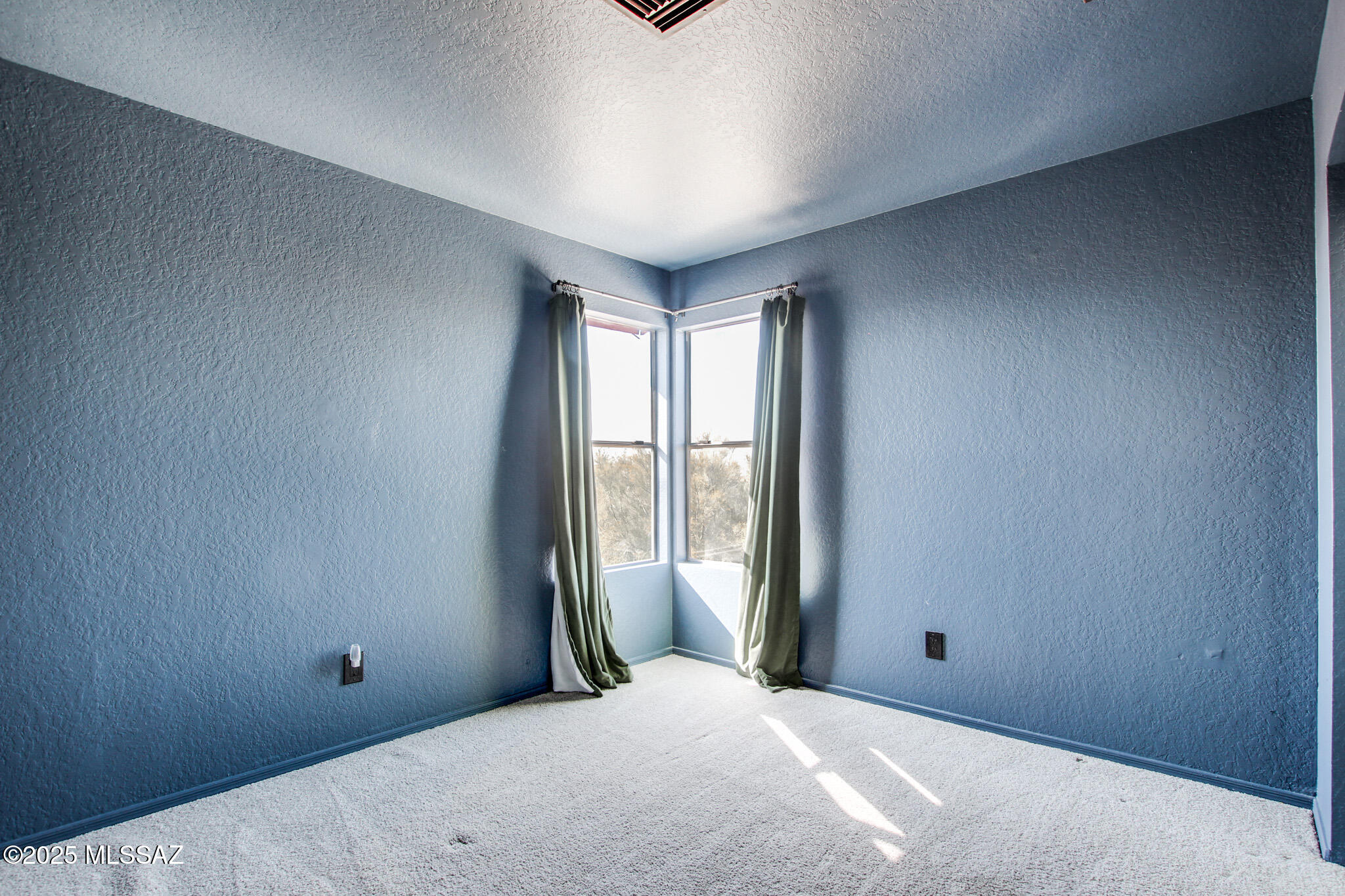 8157 N Streamside Avenue