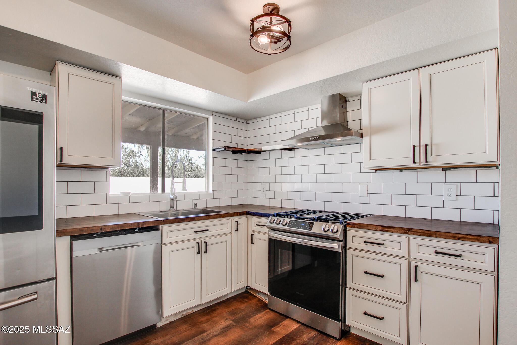 8157 N Streamside Avenue