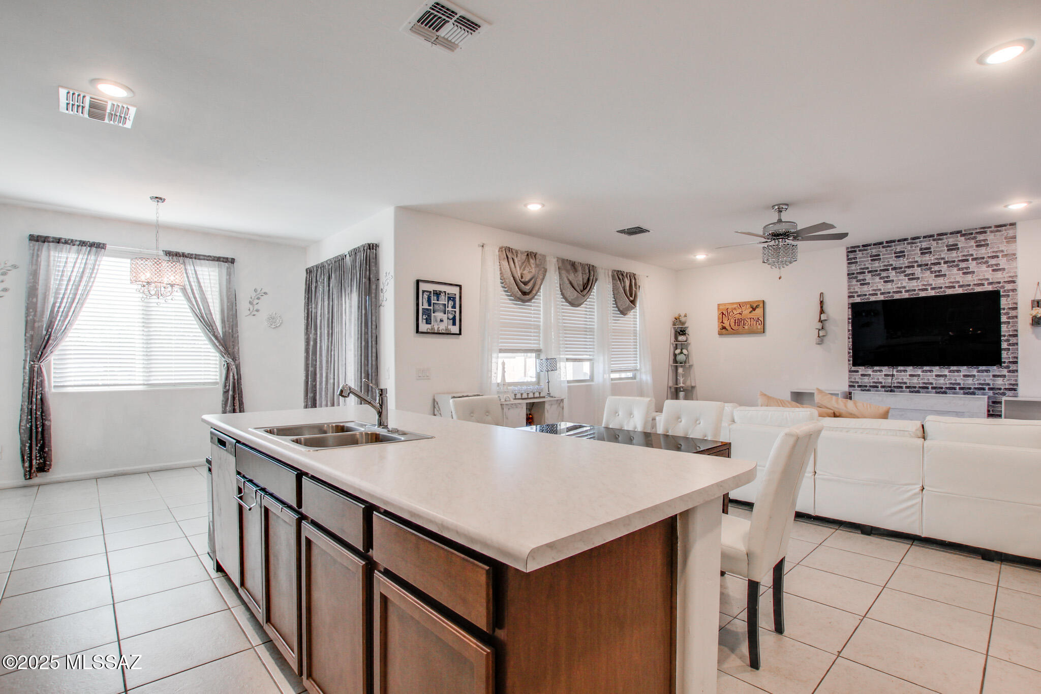 21925 E Thunderhead Drive