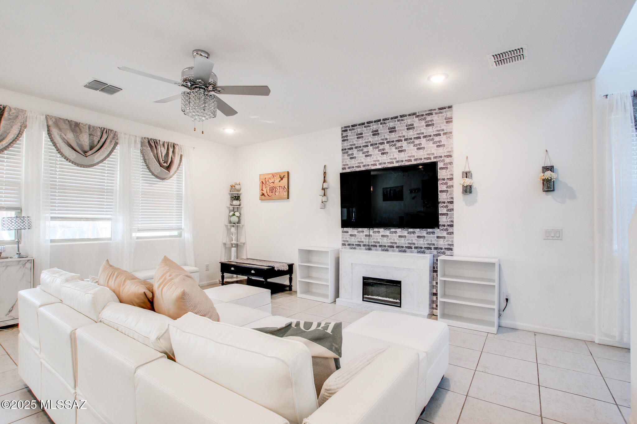 21925 E Thunderhead Drive