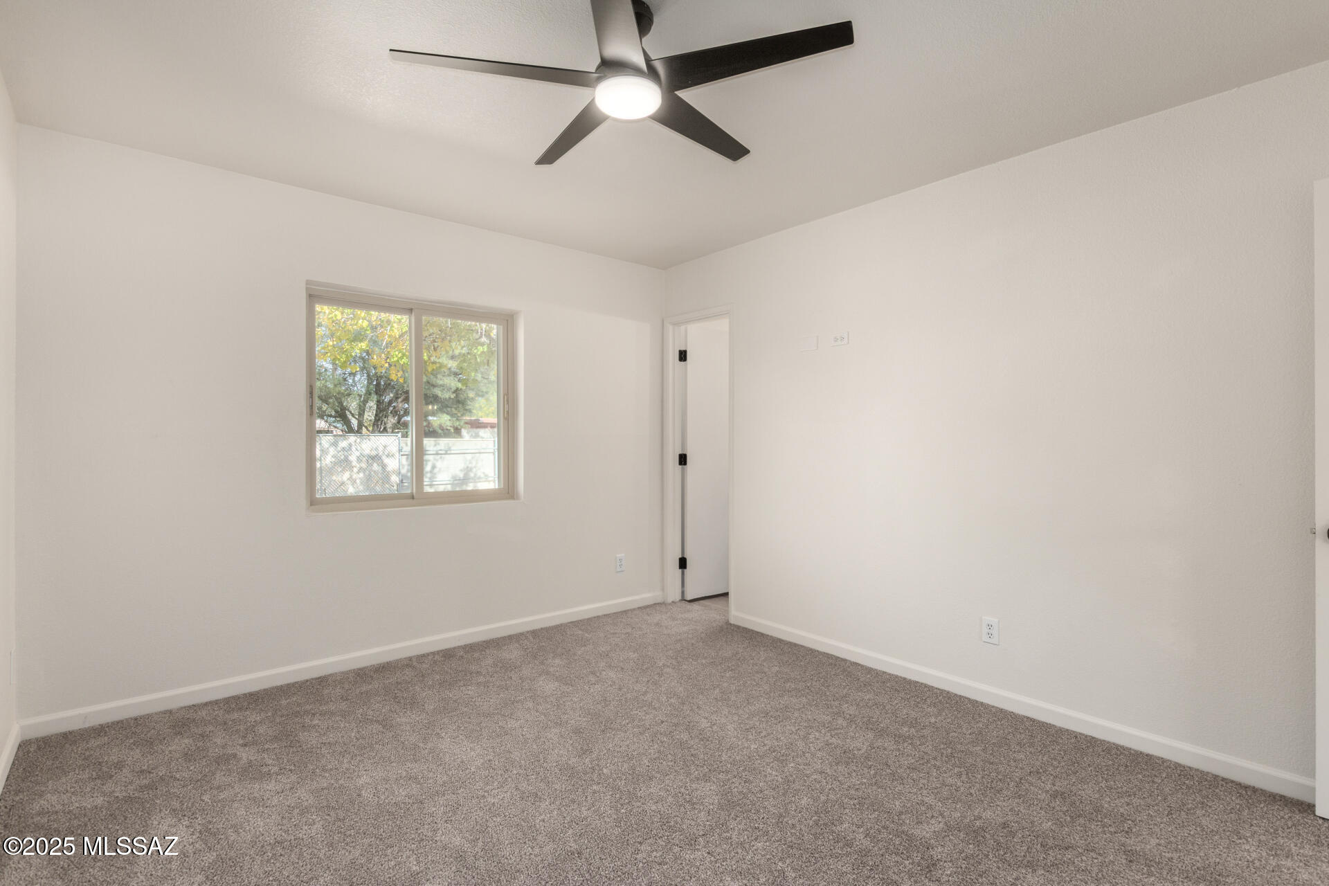 2950 W Calle Pajarito