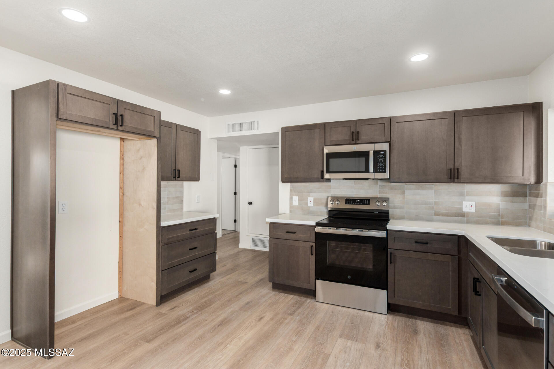 2950 W Calle Pajarito