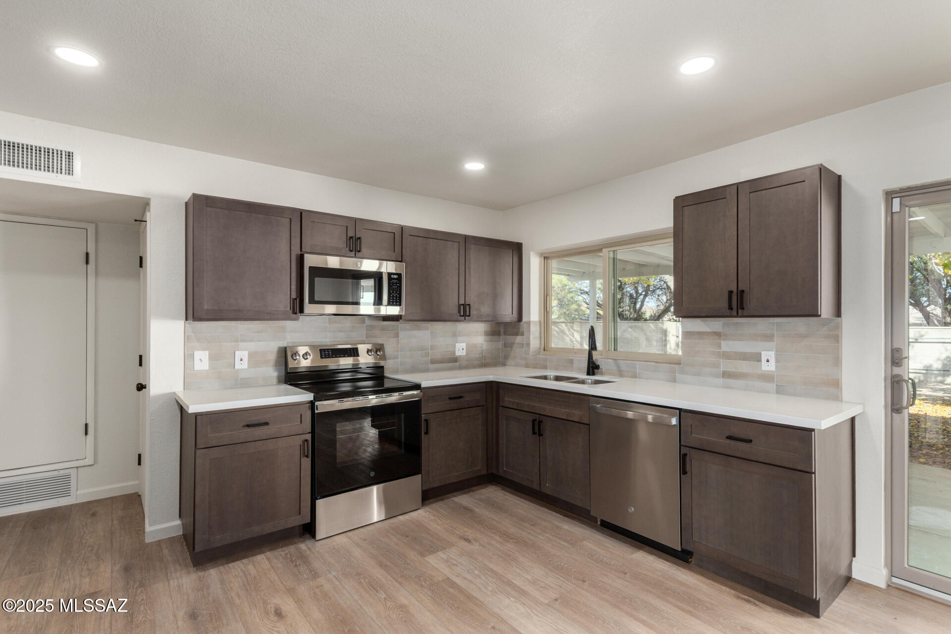 2950 W Calle Pajarito