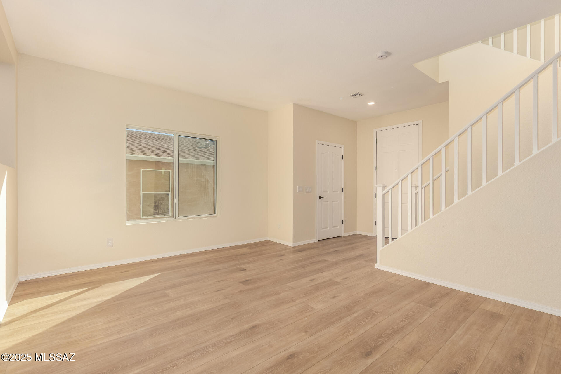 1348 W Calle Libro Del Retrato