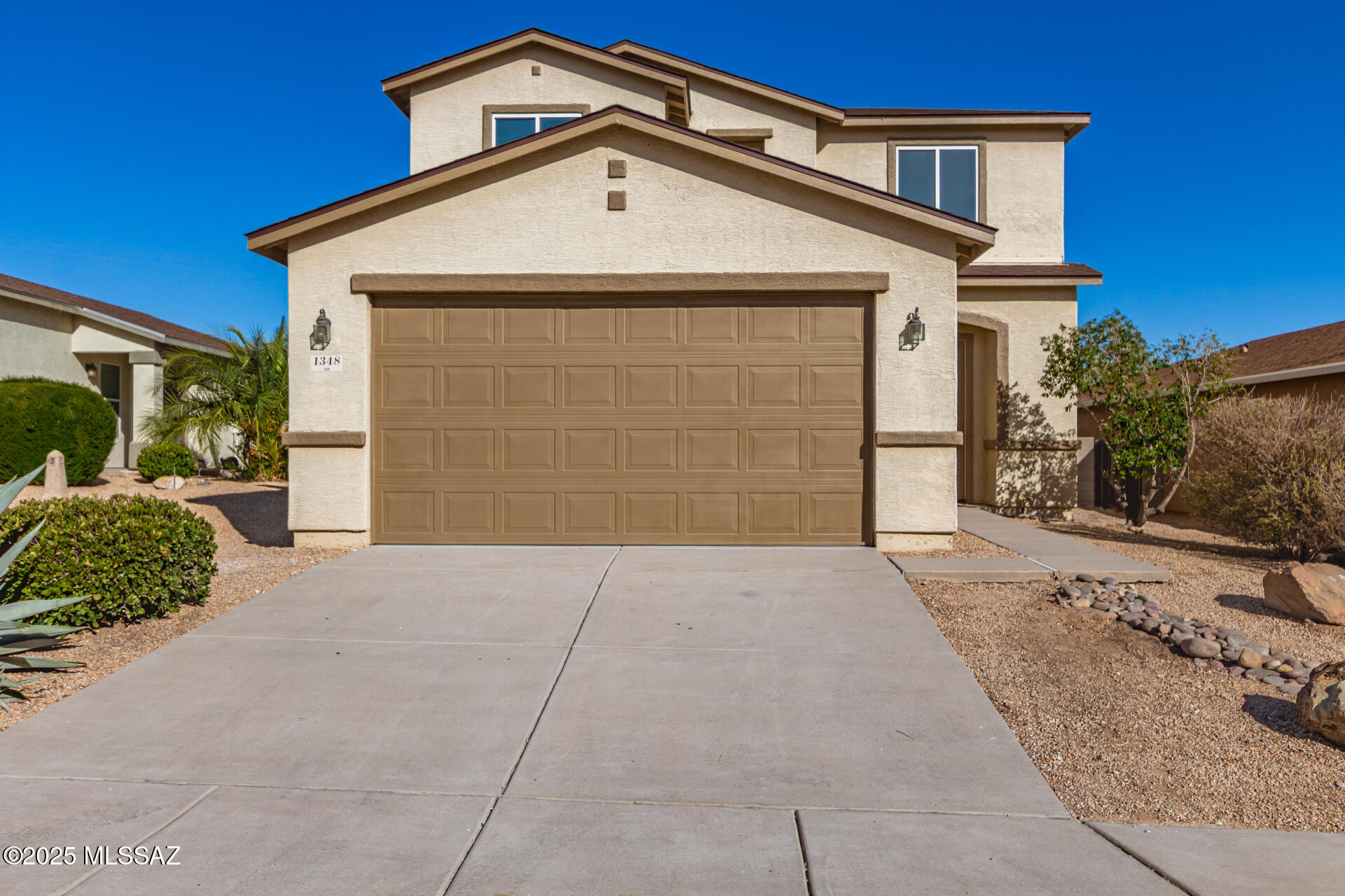 1348 W Calle Libro Del Retrato