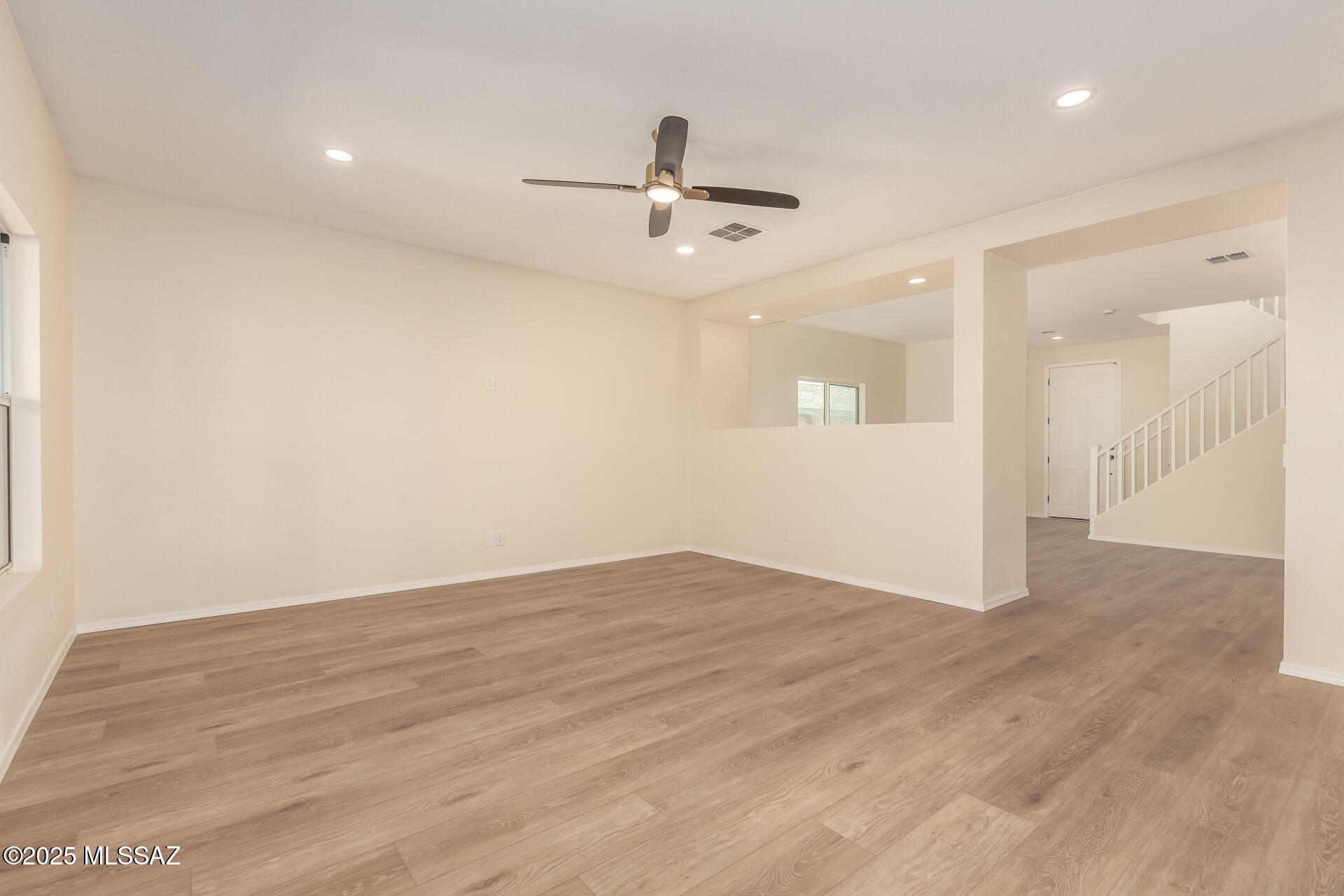 1348 W Calle Libro Del Retrato