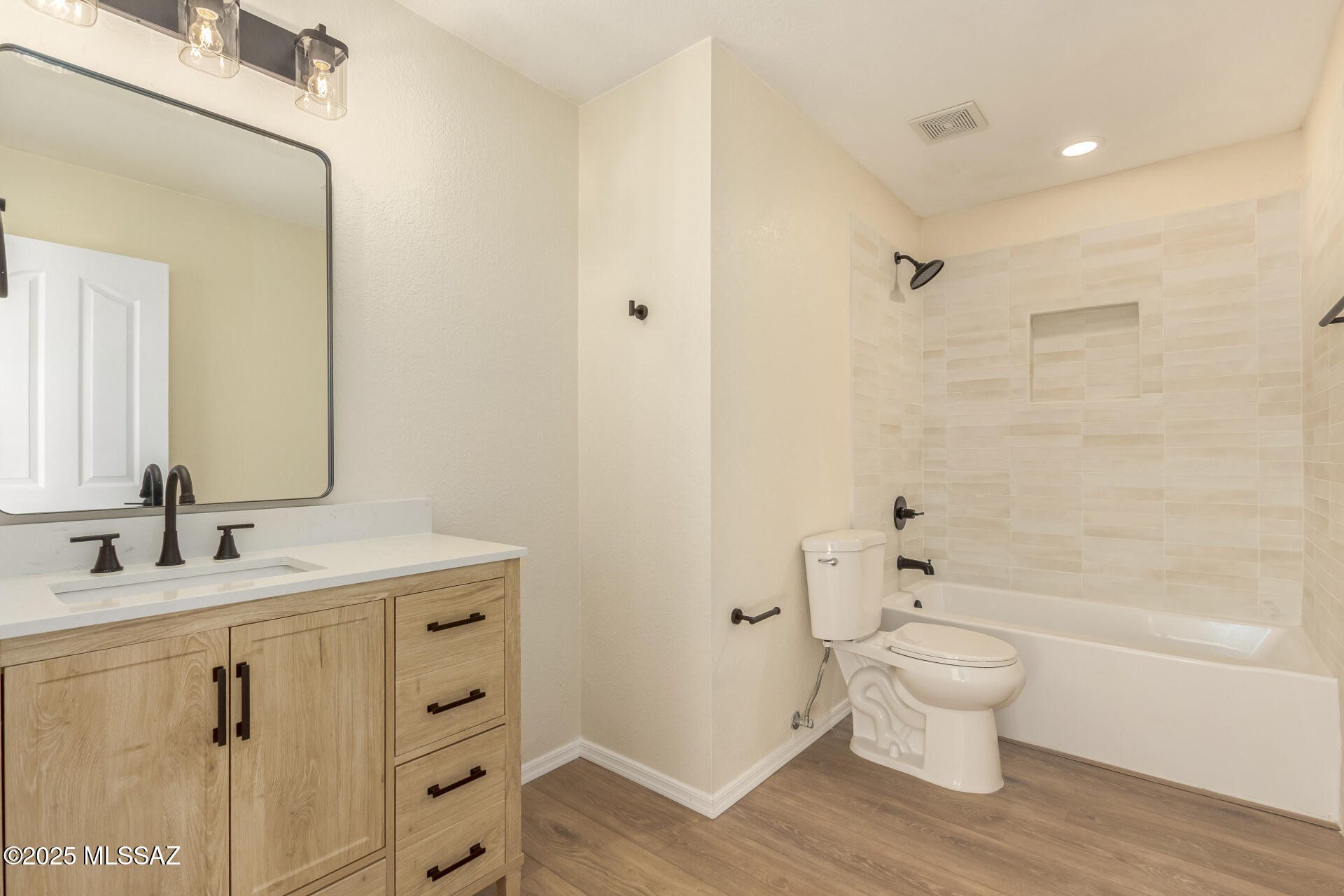 1348 W Calle Libro Del Retrato