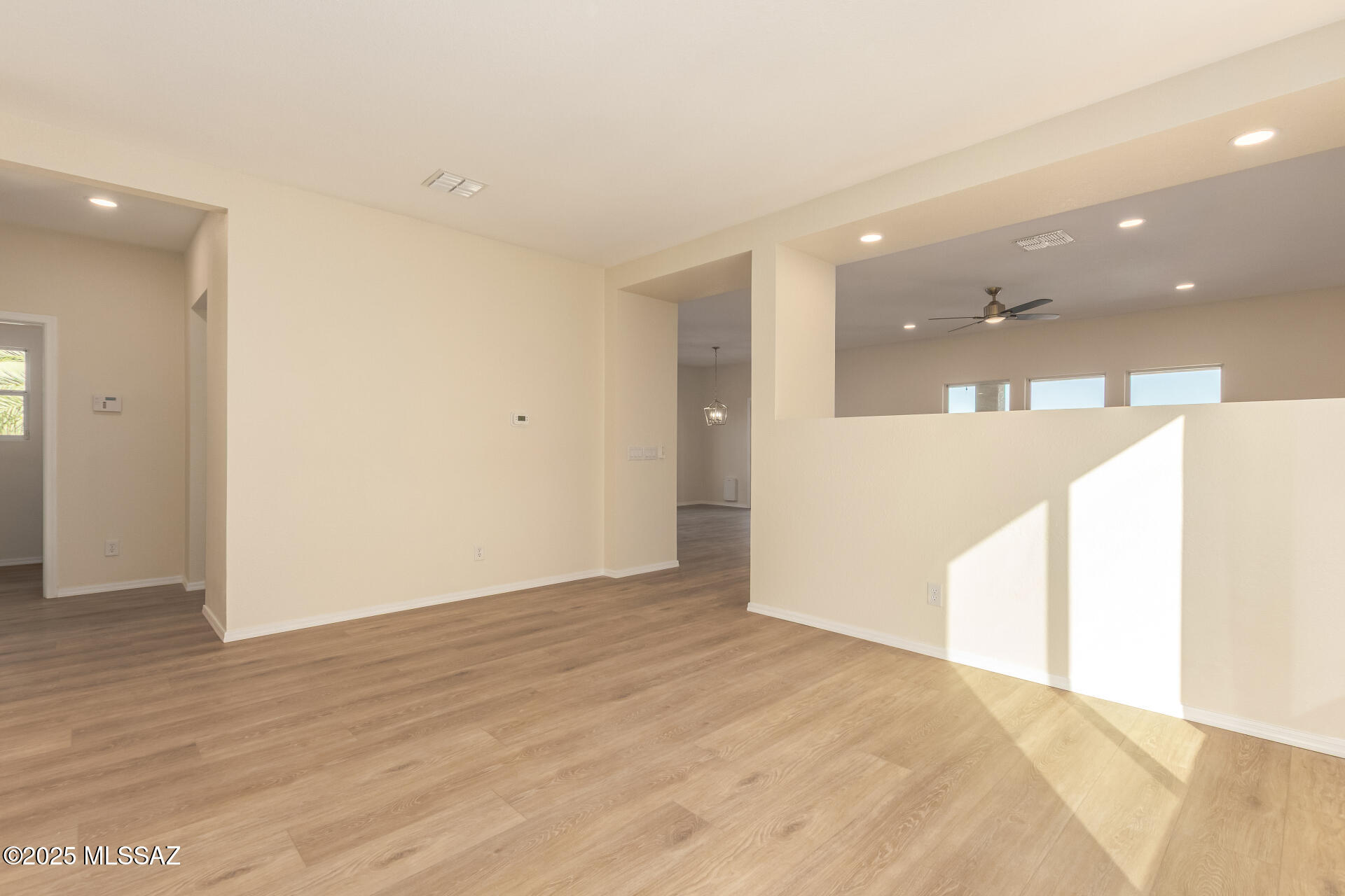 1348 W Calle Libro Del Retrato